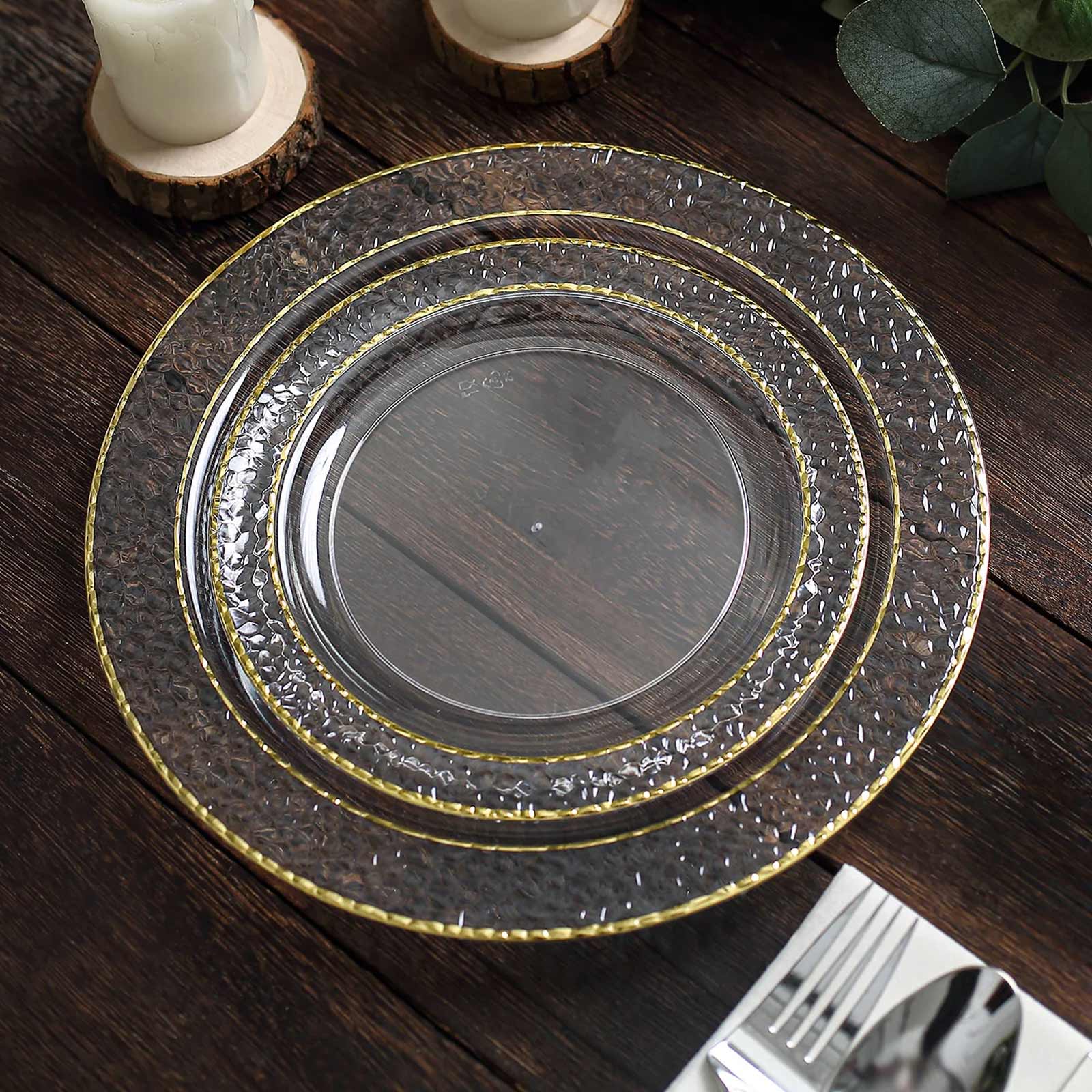 10-Pack Plastic 7.5 Round Appetizer Plates in Clear Hammered Design with Gold Rim - Disposable Salad Plates for Chic Banquets & Special Occasions