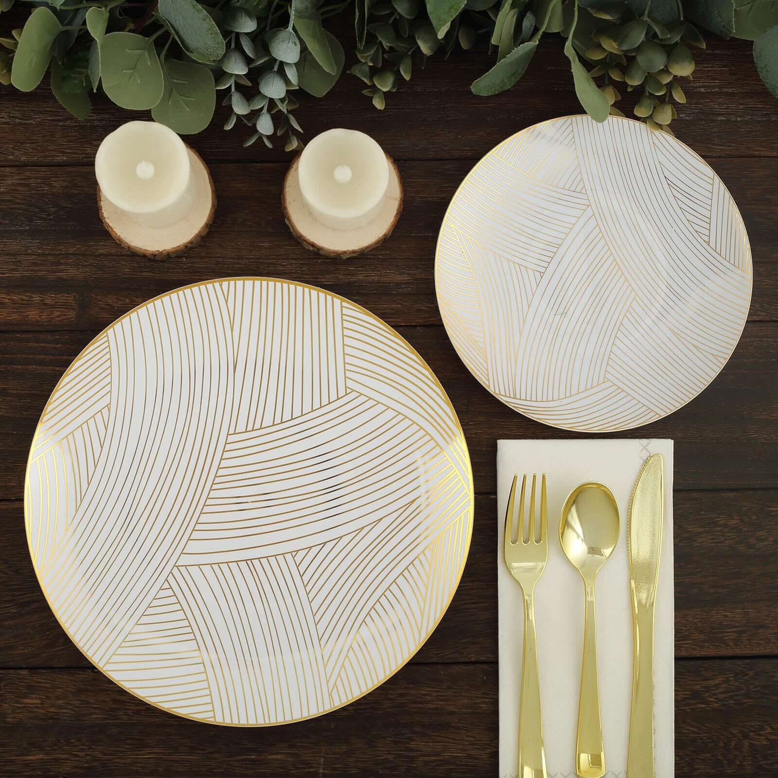 10-Pack Plastic 10 Round Dinner Plates in White with Gold Wave Brush Strokes Pattern - Disposable Party Plates for Modern & Classy Table Decor