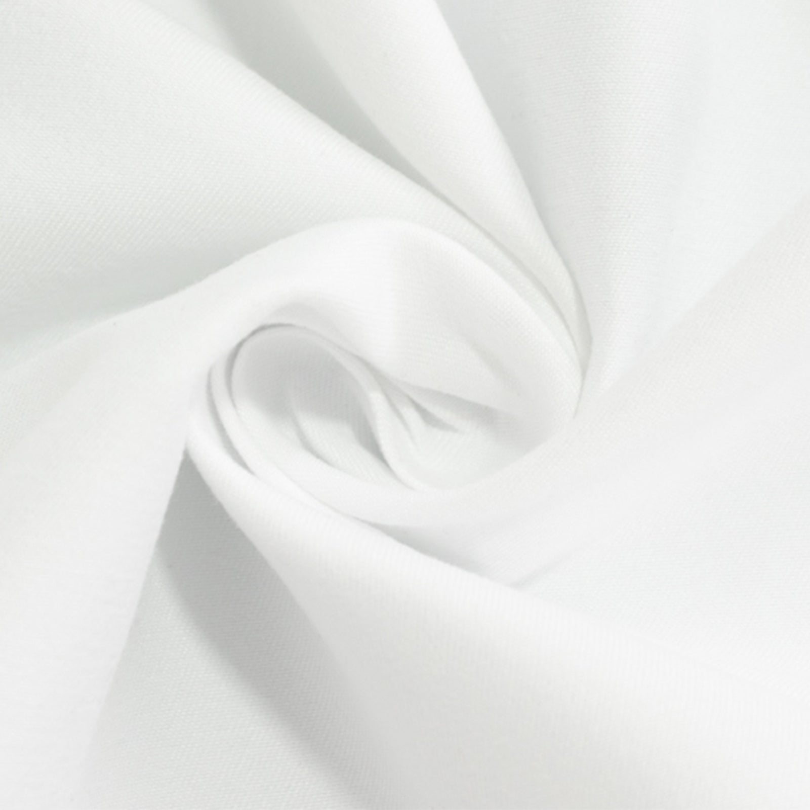 Cotton Blend 108 Round Tablecloth White - Wrinkle-Resistant Design for Versatile Table Settings