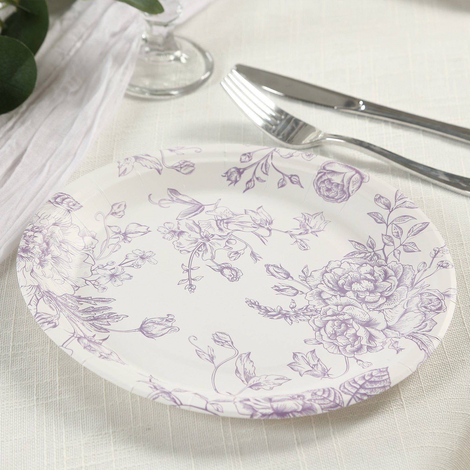 25-Pack Paper 9 Round Dinner Plates in White with Matte Lavender French Toile Pattern - Disposable Floral Party Plates