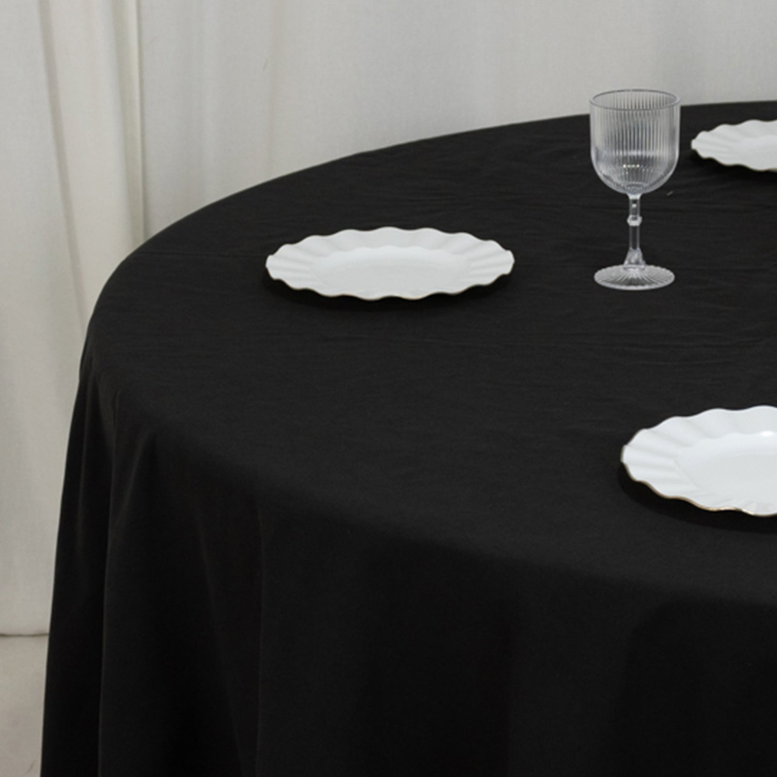 Cotton Blend 108 Round Tablecloth Black - Wrinkle-Resistant Design