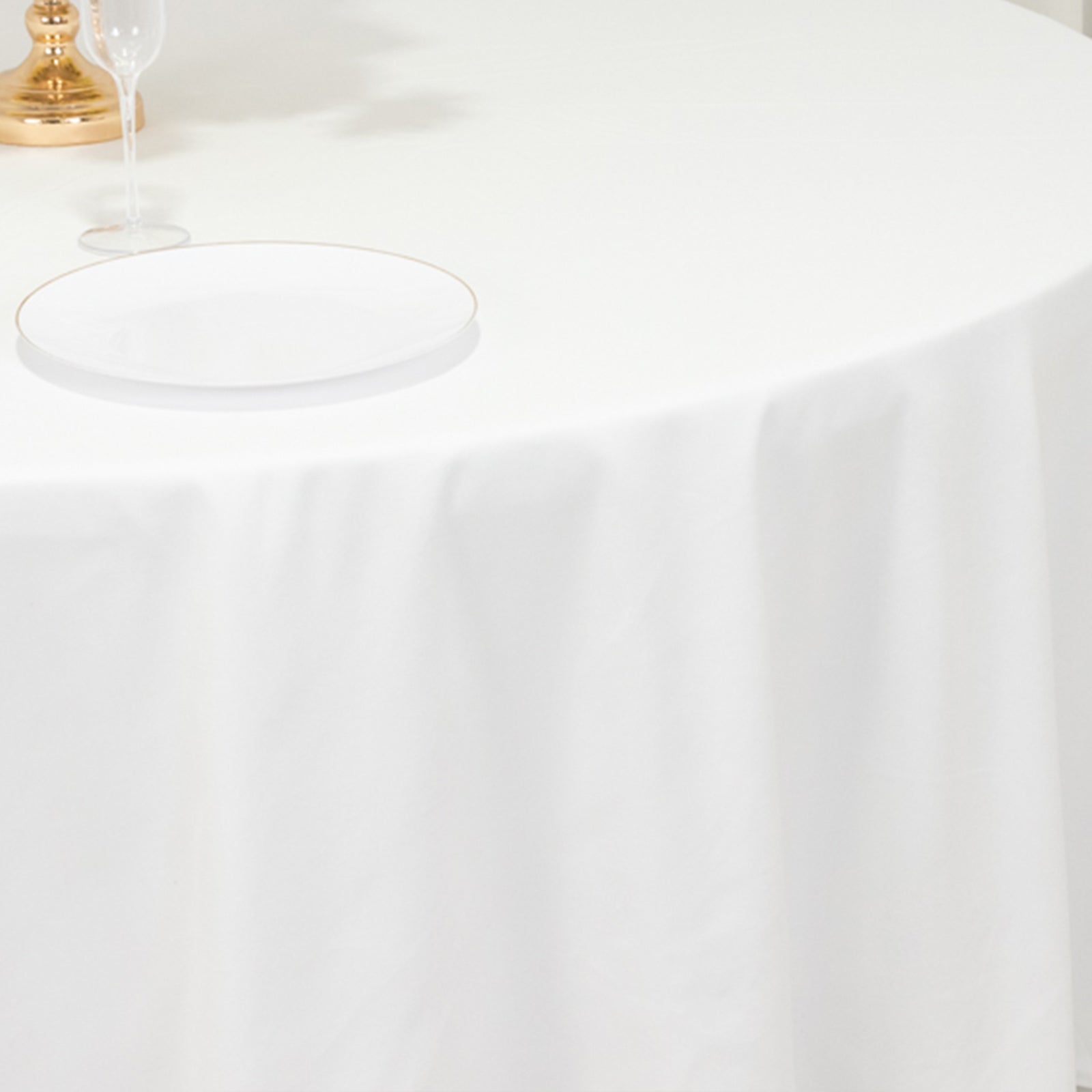 Cotton Blend 108 Round Tablecloth White - Wrinkle-Resistant Design for Versatile Table Settings