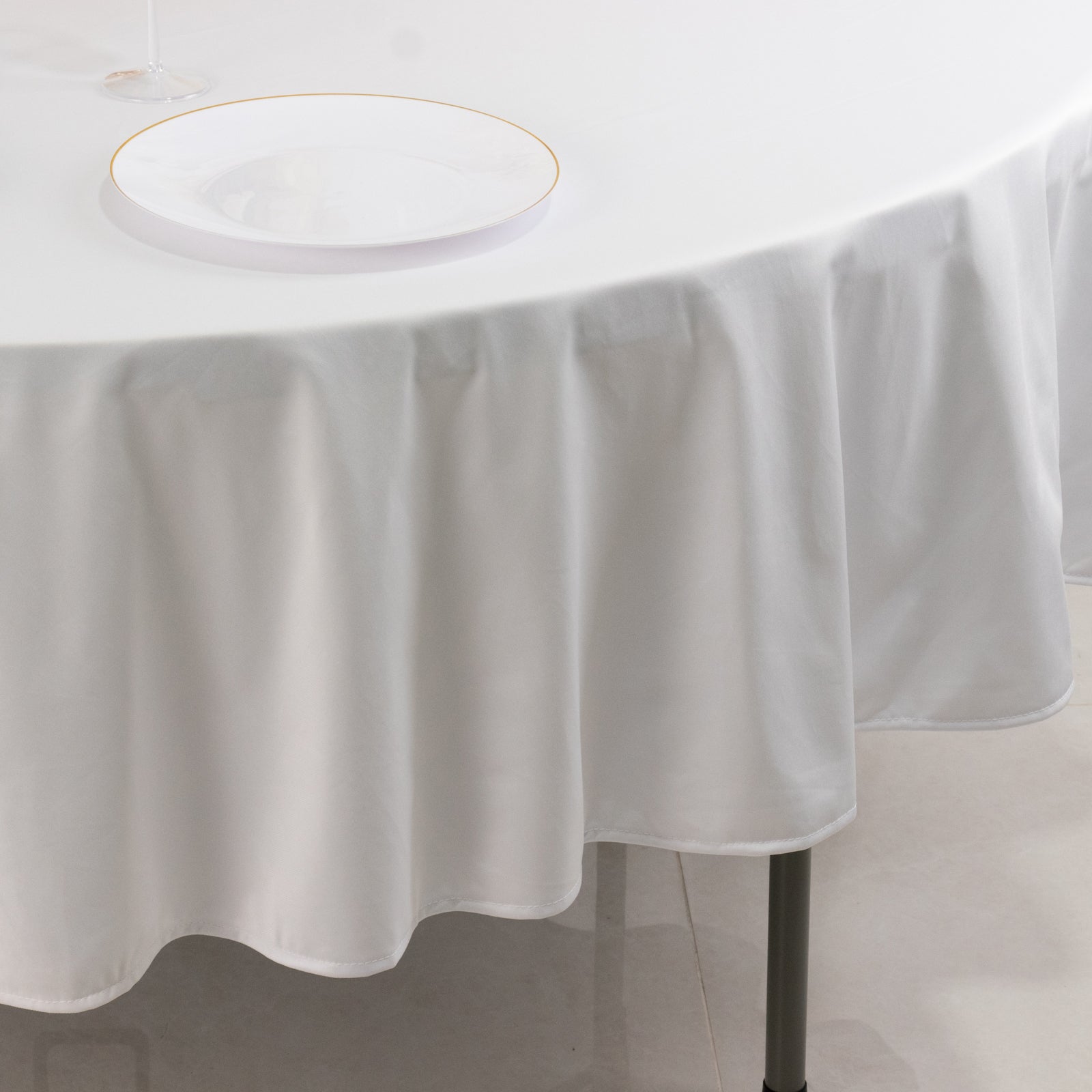 Premium Scuba Round 90 Tablecloth White - Wrinkle Free & Stain Resistant Table Cover for Weddings and Banquets