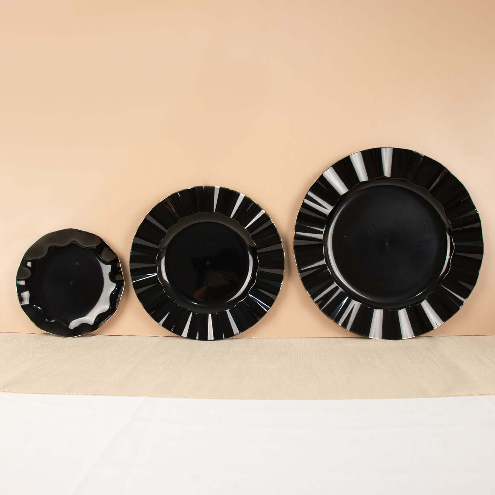 10-Pack Plastic 9 Round Dinner Plates in Black Ruffled Rim with Gold Edging - Sturdy Disposable Dinnerware