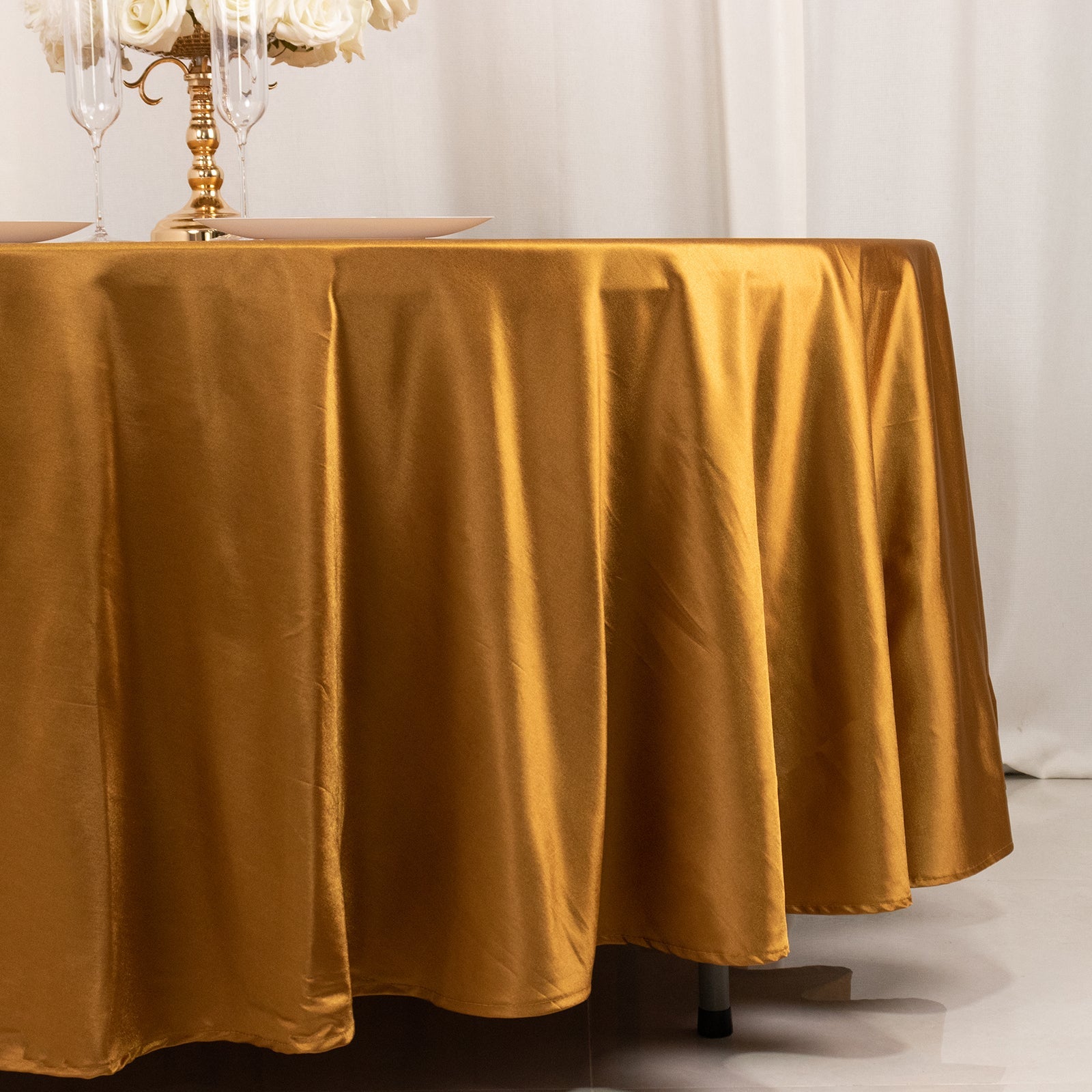 Premium Scuba Round 108 Tablecloth Shimmering Gold - Wrinkle Free & Stain Resistant Table Cover for Weddings and Parties