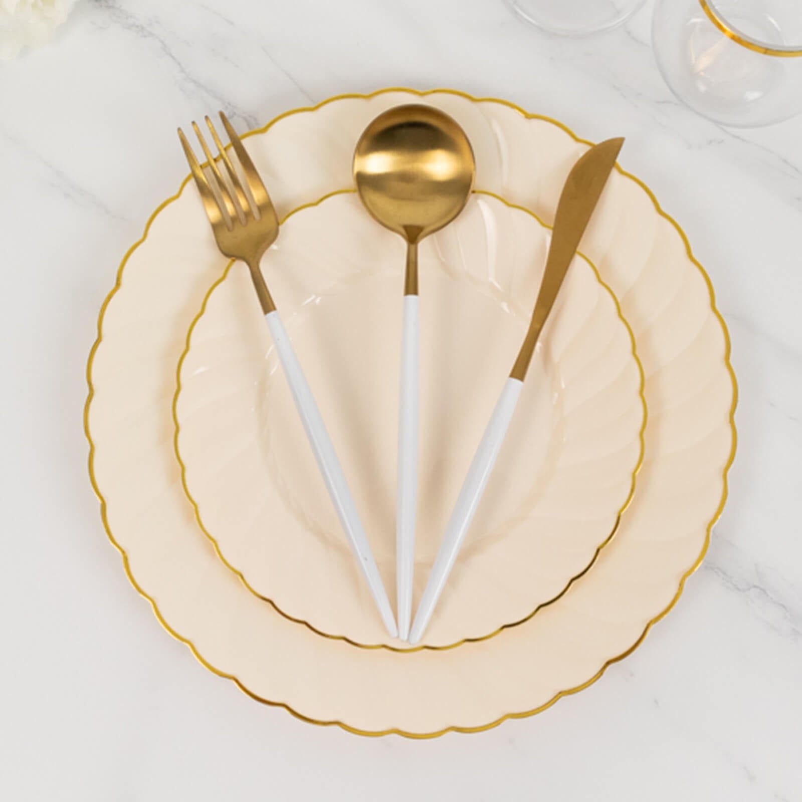 10-Pack Plastic 10 Round Dinner Plates in Ivory with Gold Flair Rim - Disposable Party Plates