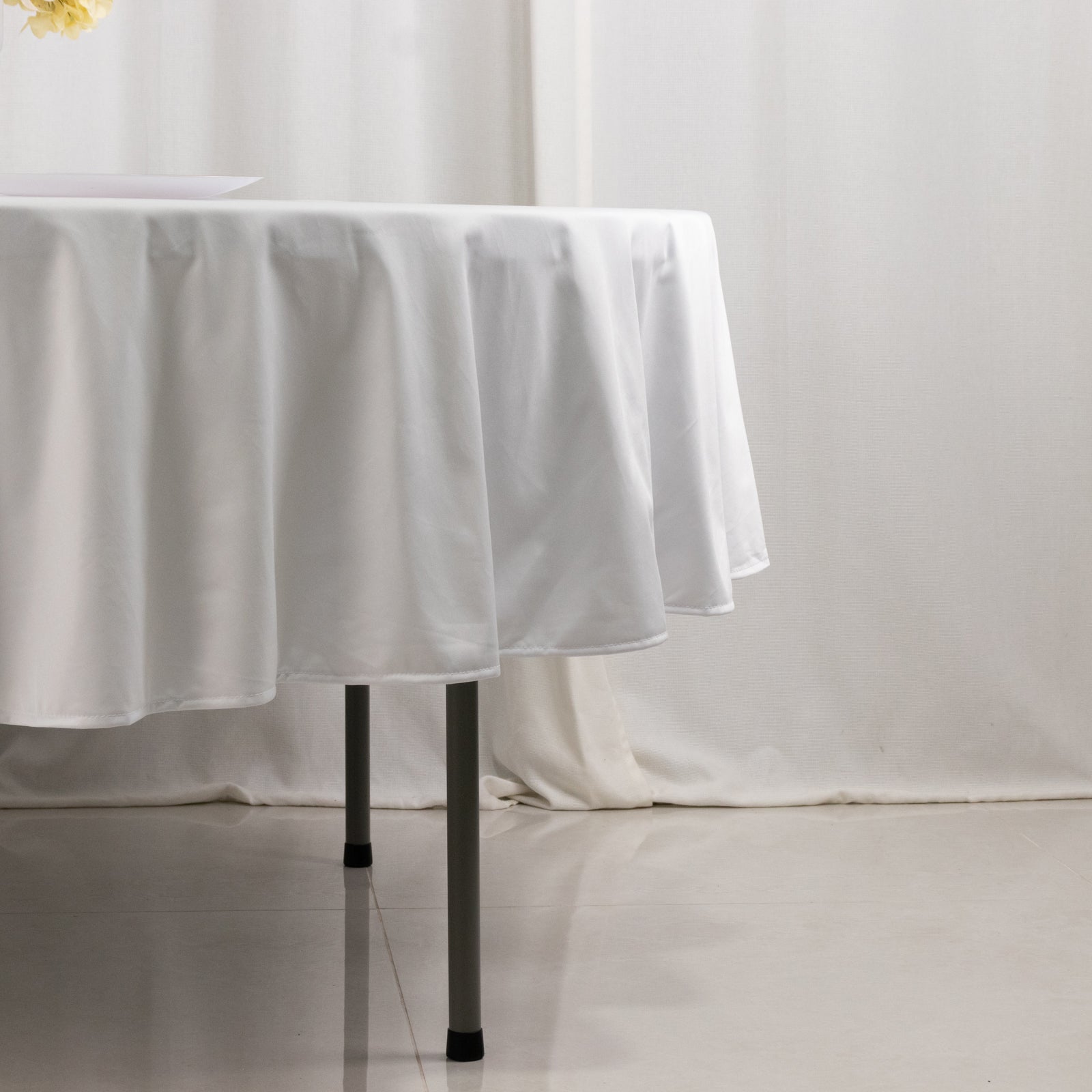 Premium Scuba Round 90 Tablecloth White - Wrinkle Free & Stain Resistant Table Cover for Weddings and Banquets