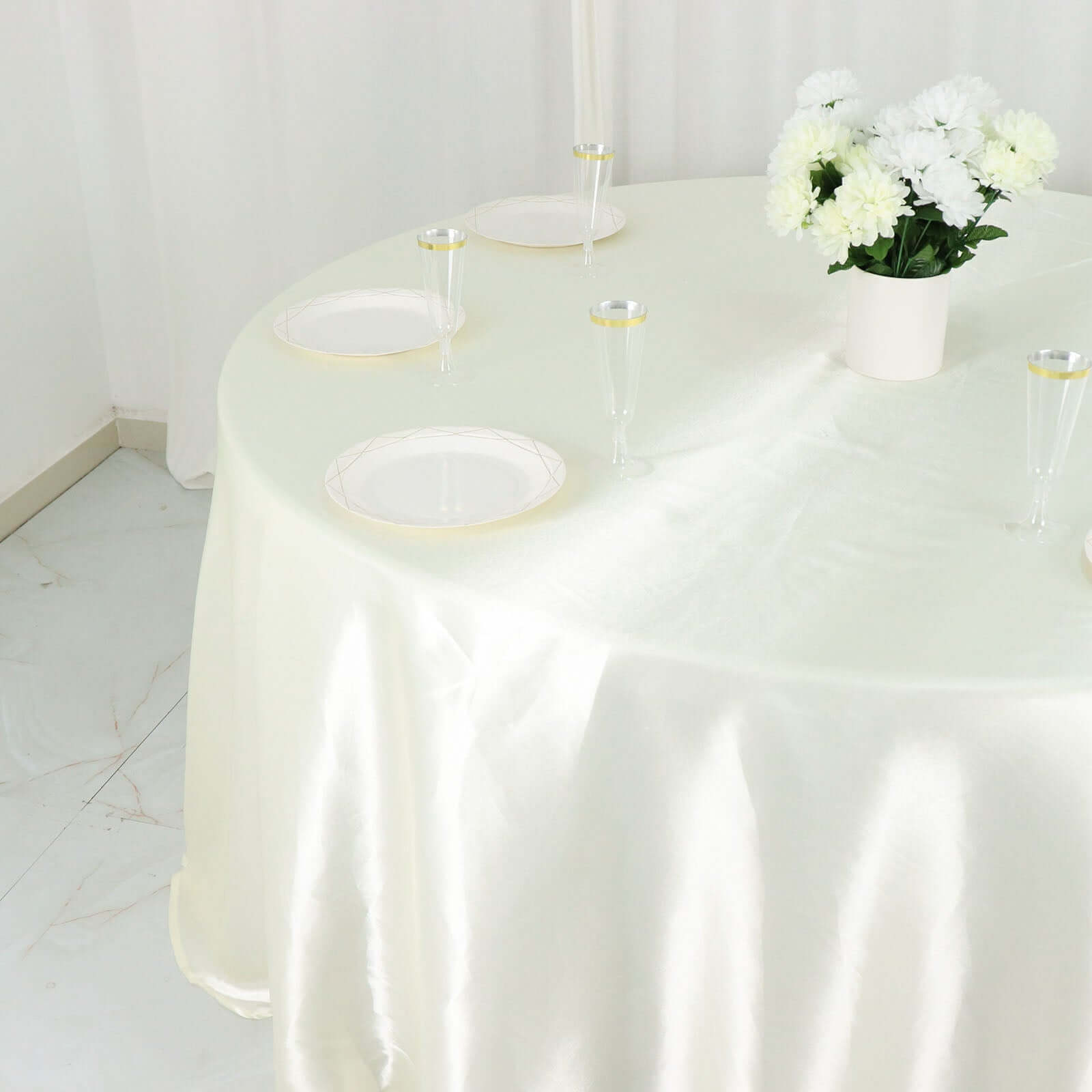 Satin 132 Round Tablecloth Ivory - Stylish Seamless Table Cover