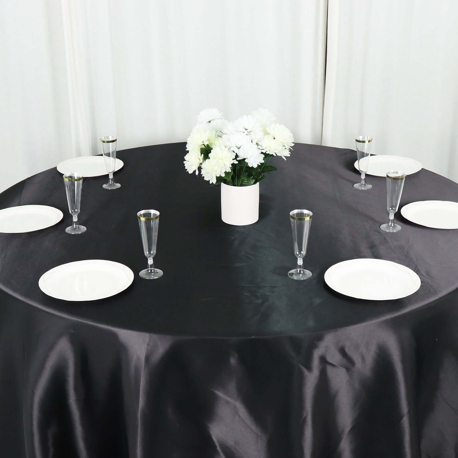 Satin 132 Round Tablecloth Black - Stylish Seamless Table Cover for Weddings & Events