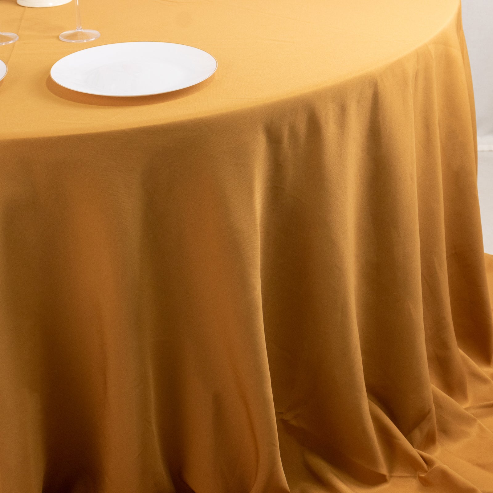 Premium Polyester 132 Round Tablecloth Gold - Seamless 220GSM Wrinkle-Resistant Design for Upscale Occasions