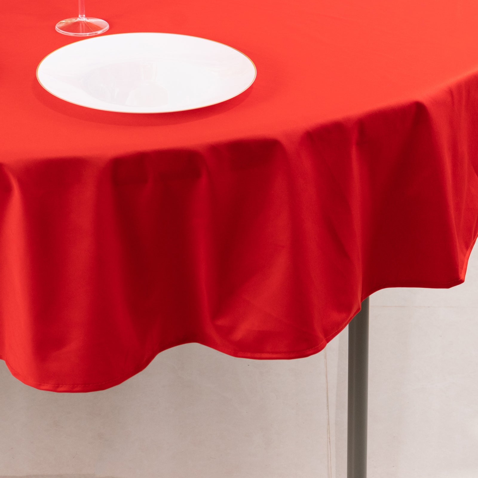 Premium Scuba Round 70 Tablecloth Red - Wrinkle Free & Stain Resistant Table Cover