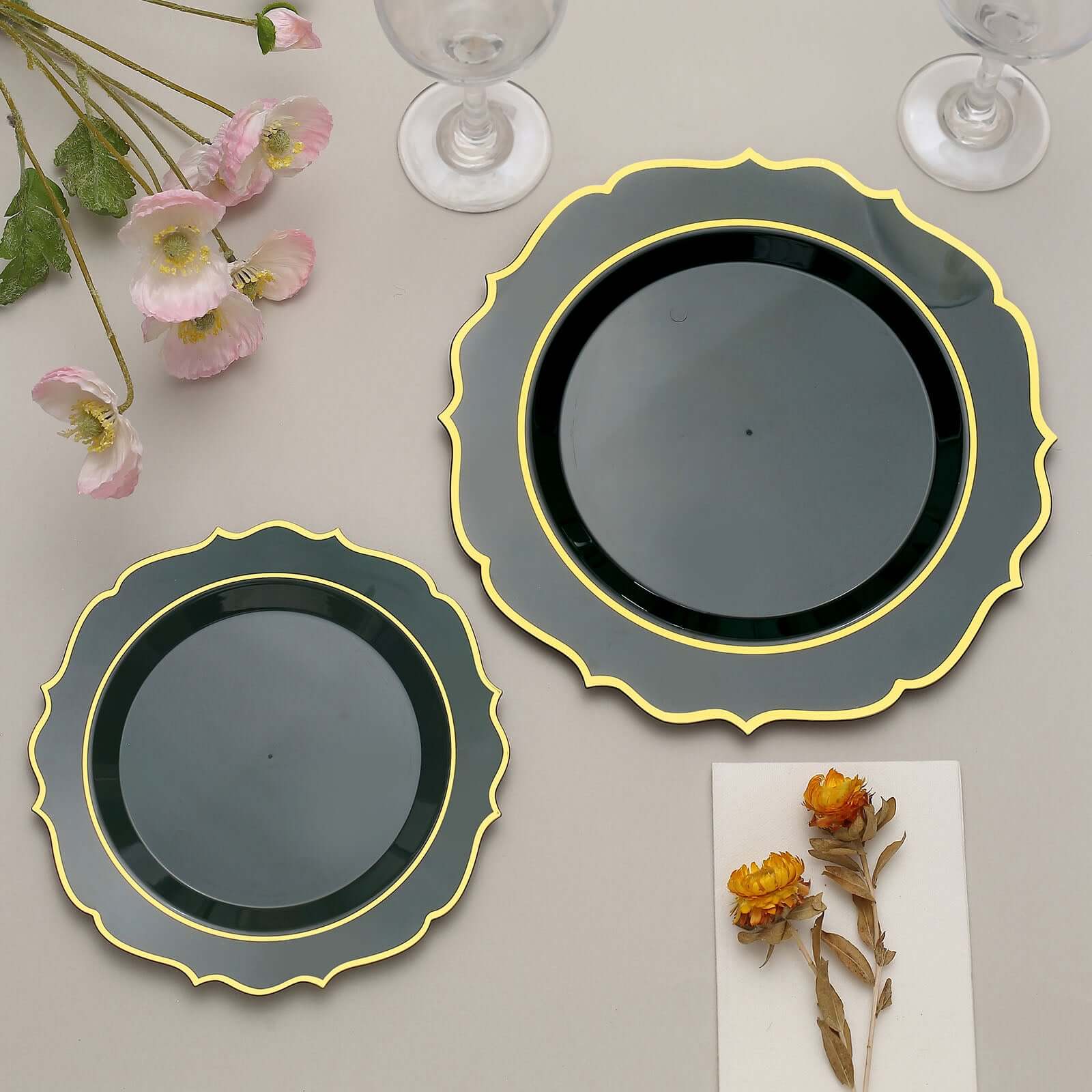 10-Pack Plastic 10 Round Dinner Plates in Hunter Emerald Green with Gold Scalloped Rim - Disposable Party Plates