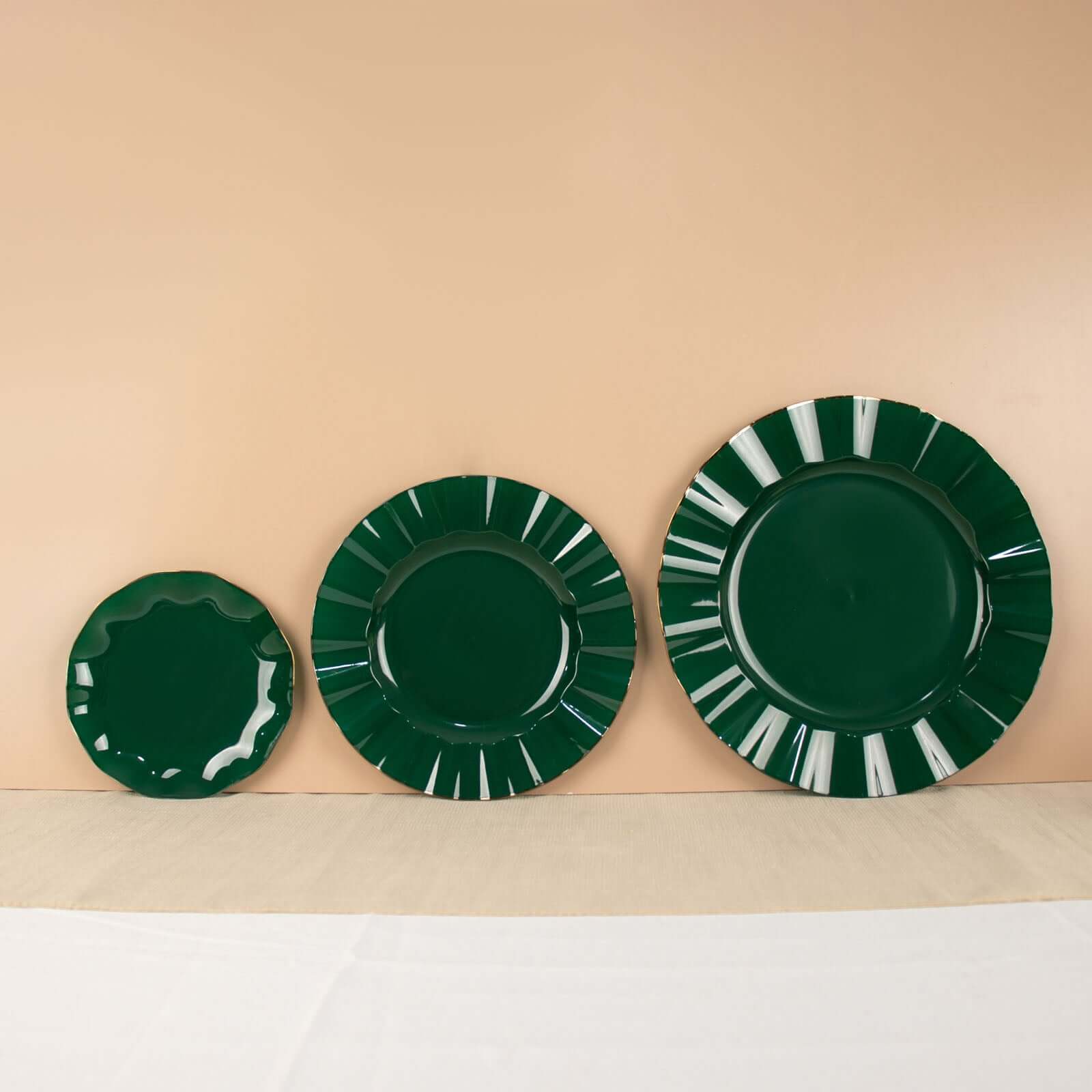 10-Pack Plastic 11 Round Dinner Plates in Hunter Emerald Green Ruffled Rim with Gold Edging - Sturdy Disposable Dinnerware