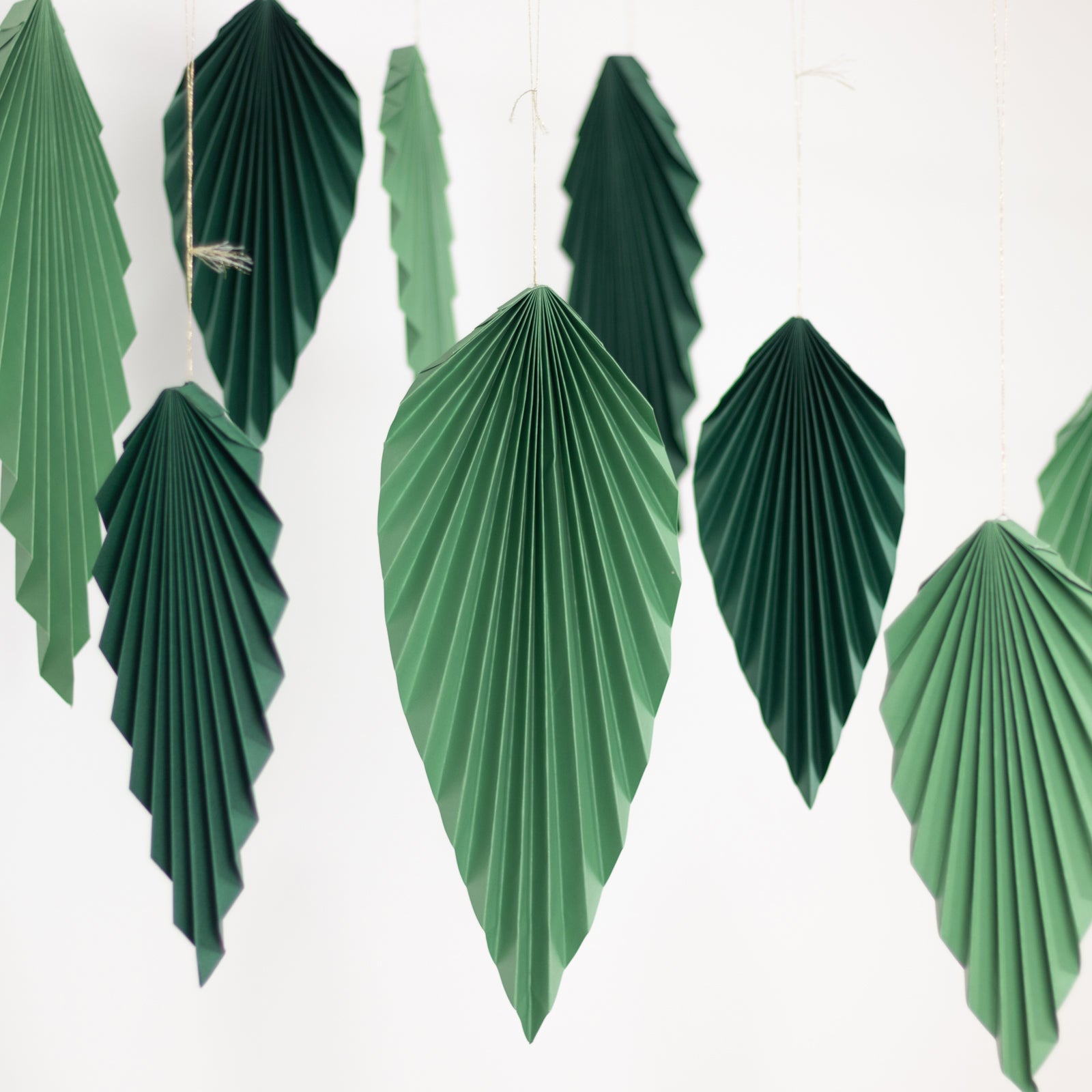 Set of 6 Mixed Green Leaves Hanging Paper Fans Backdrop Decor, Pre-Strung Foldable Tropical Palm Leaves Jungle Theme Party Supplies - 11,15