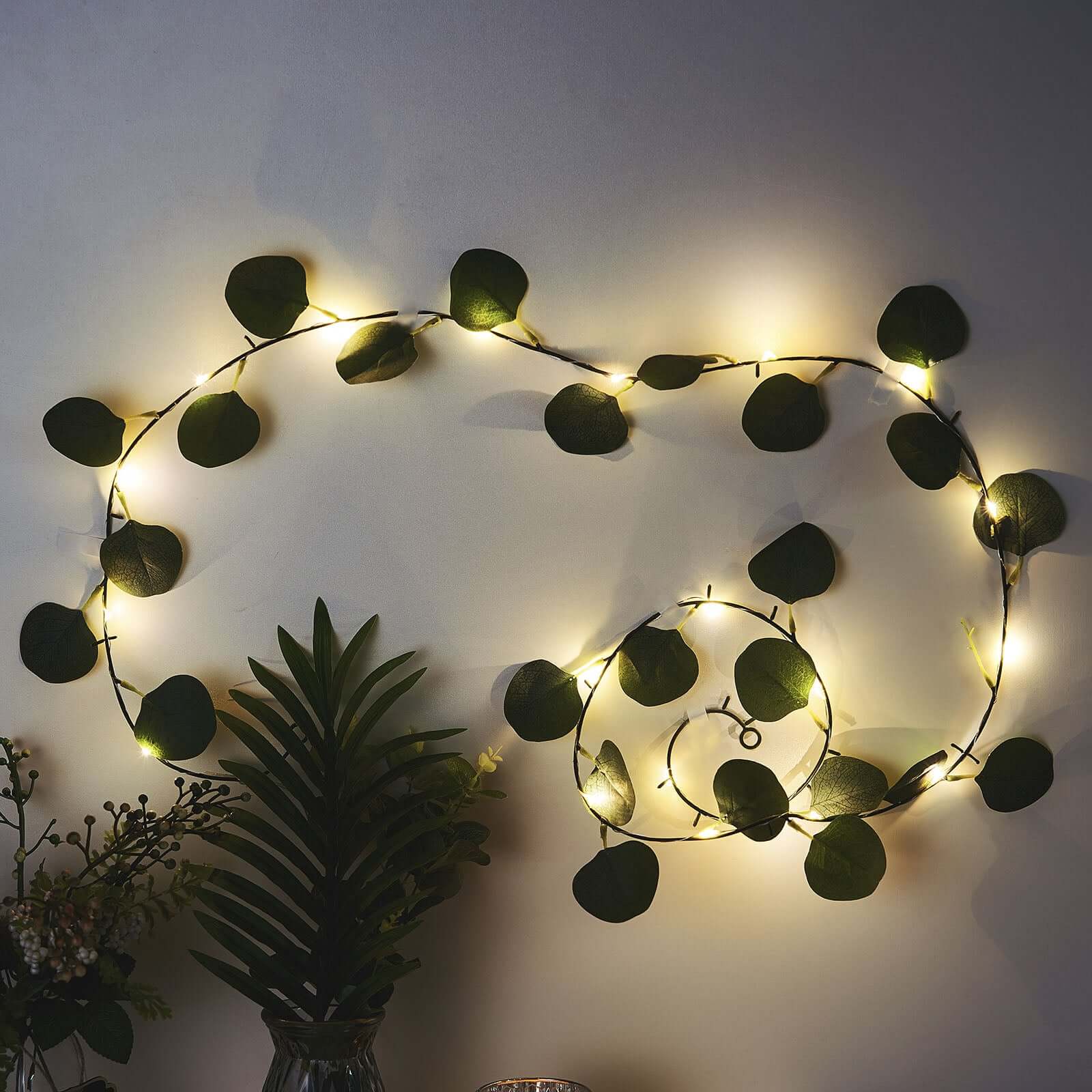 20 LED Vine String Lights Eucalyptus Leaf Design Green Warm White - Battery Operated Home Décor 7ft