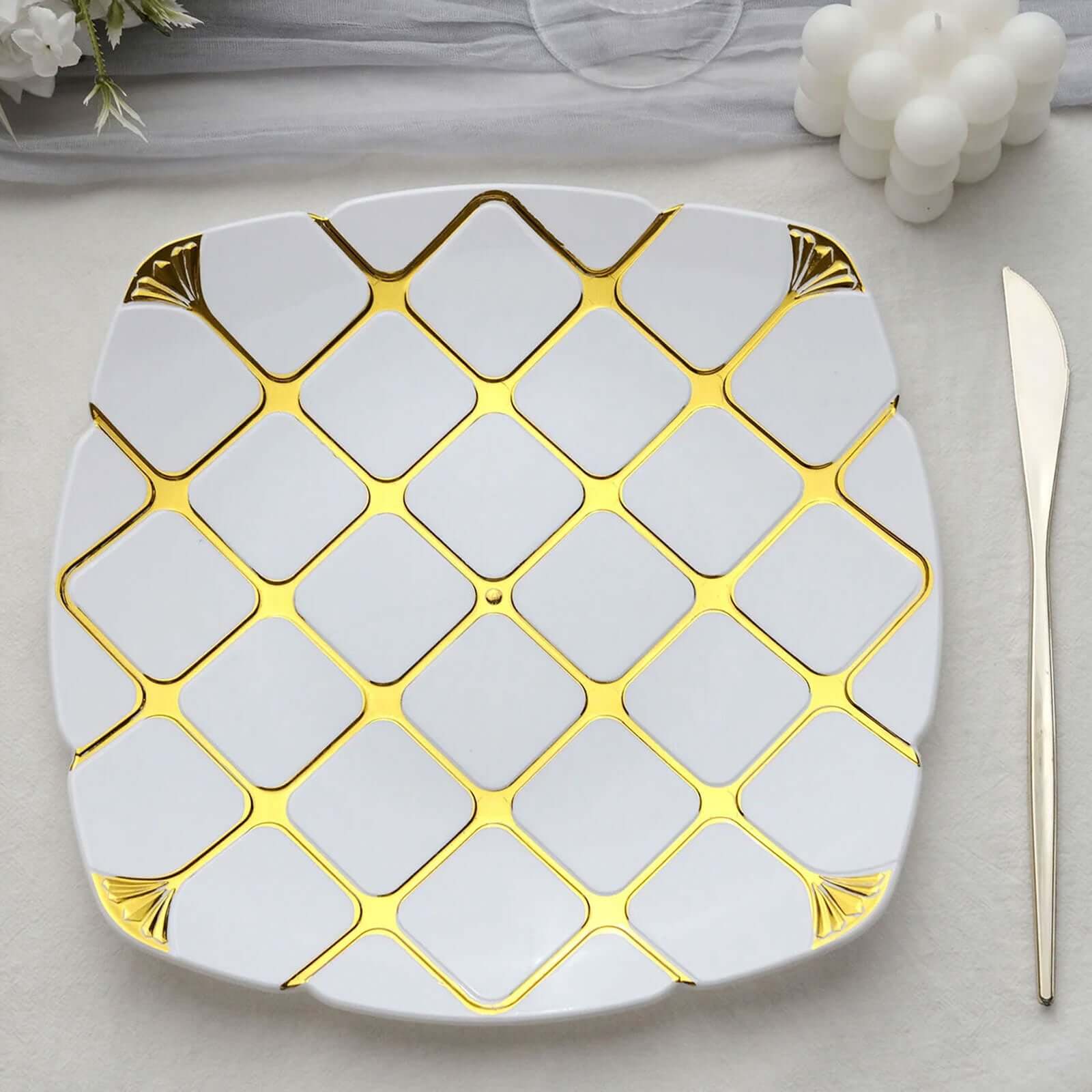 10-Pack Plastic 10 Square Dinner Plates in White with Gold Diamond Lattice Pattern - Disposable Party Plates for Weddings, Banquets & Special Events