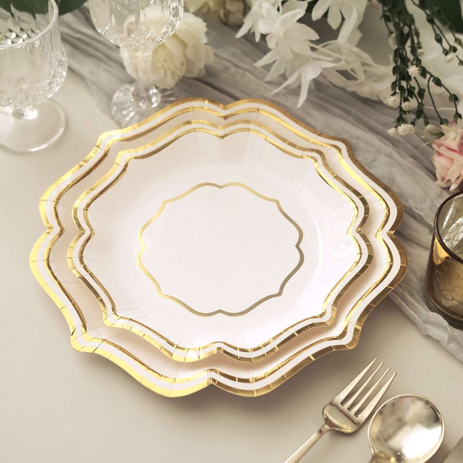 25-Pack Paper Dinner Plates in White with Gold Scallop Rim - Disposable 300GSM Party Plates for Classy Banquets & Celebrations 10