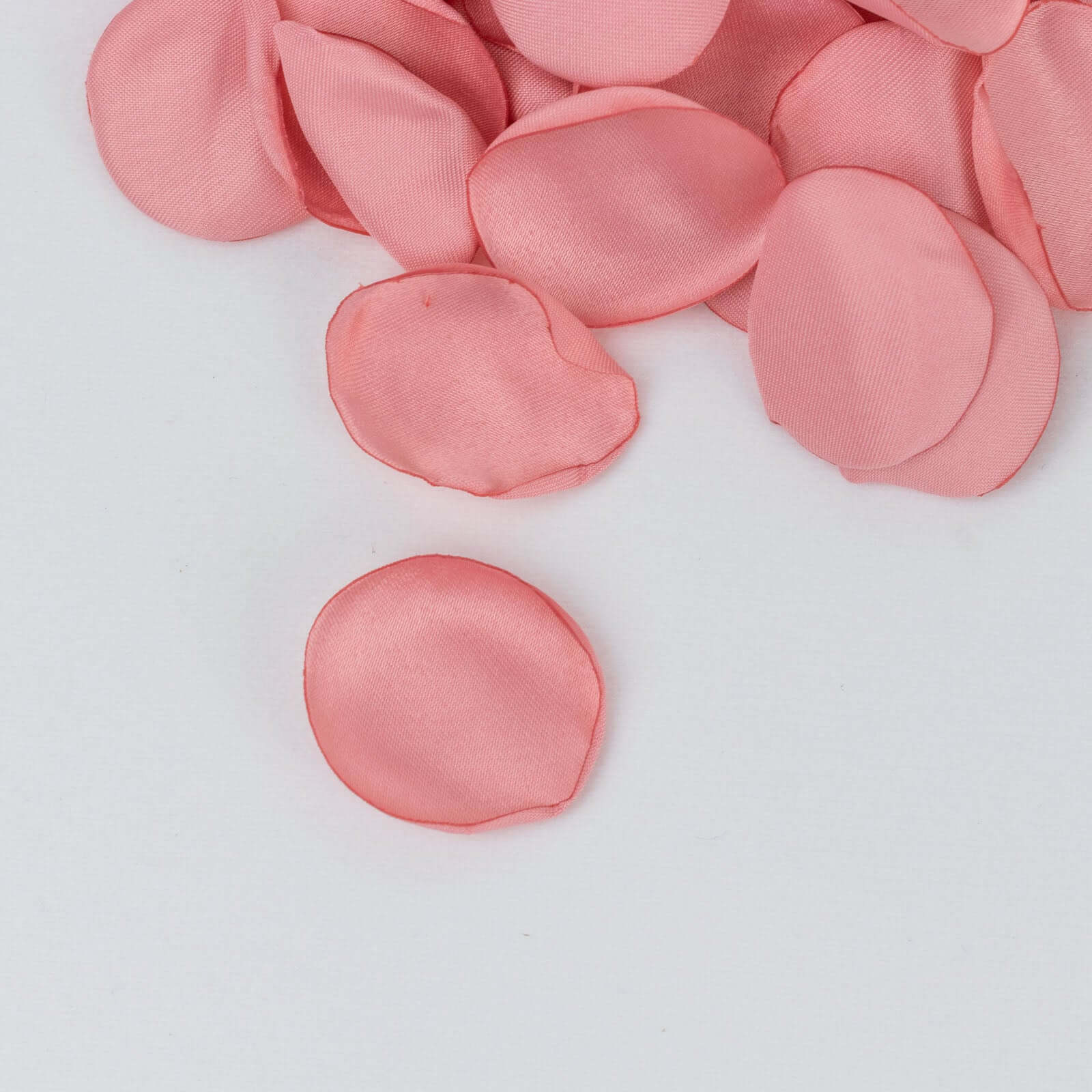 400-Pack Rose Petals Life-Like Flower Confetti Dusty Rose Matte Silk Round - Perfect for Event Tables 2