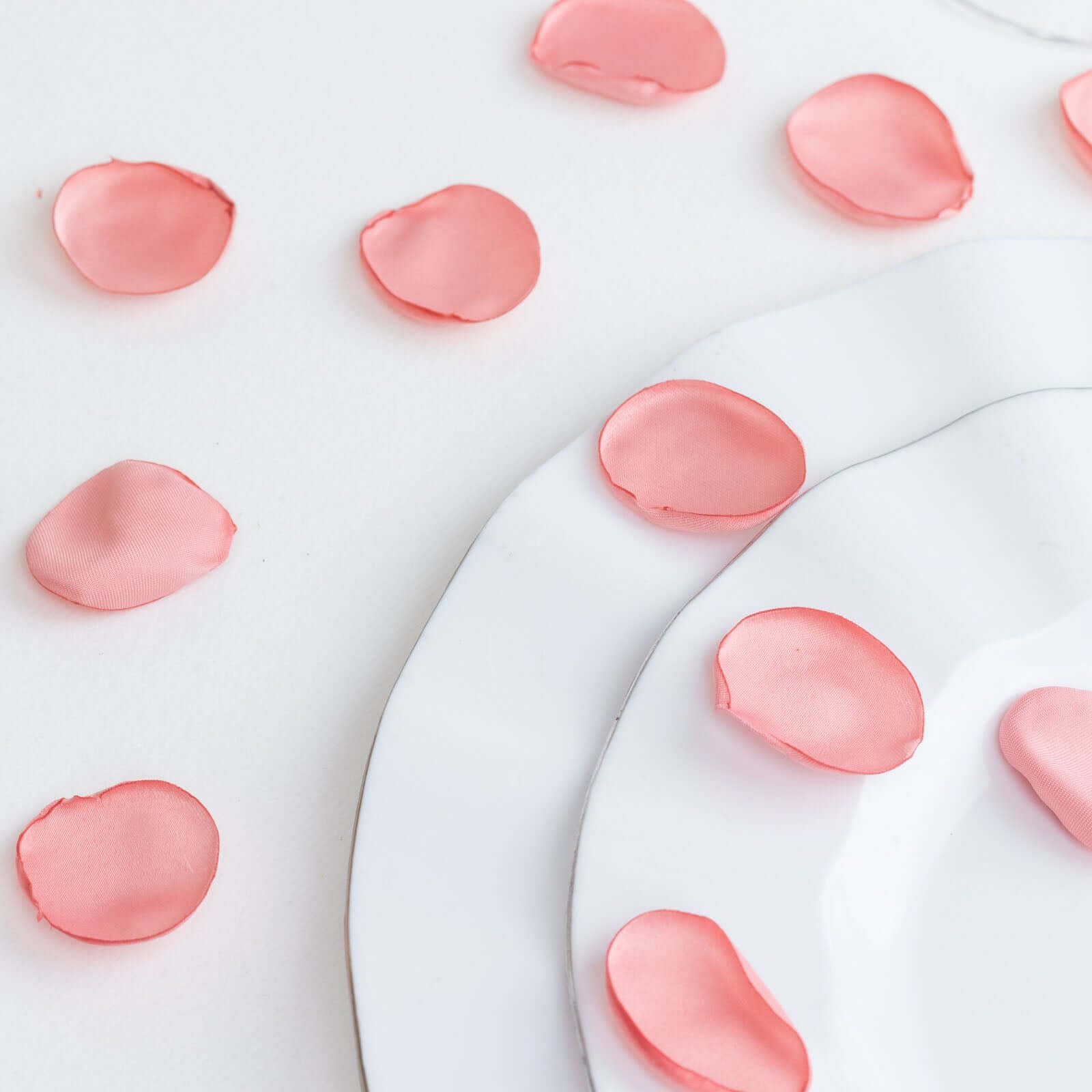 400-Pack Rose Petals Life-Like Flower Confetti Dusty Rose Matte Silk Round - Perfect for Event Tables 2