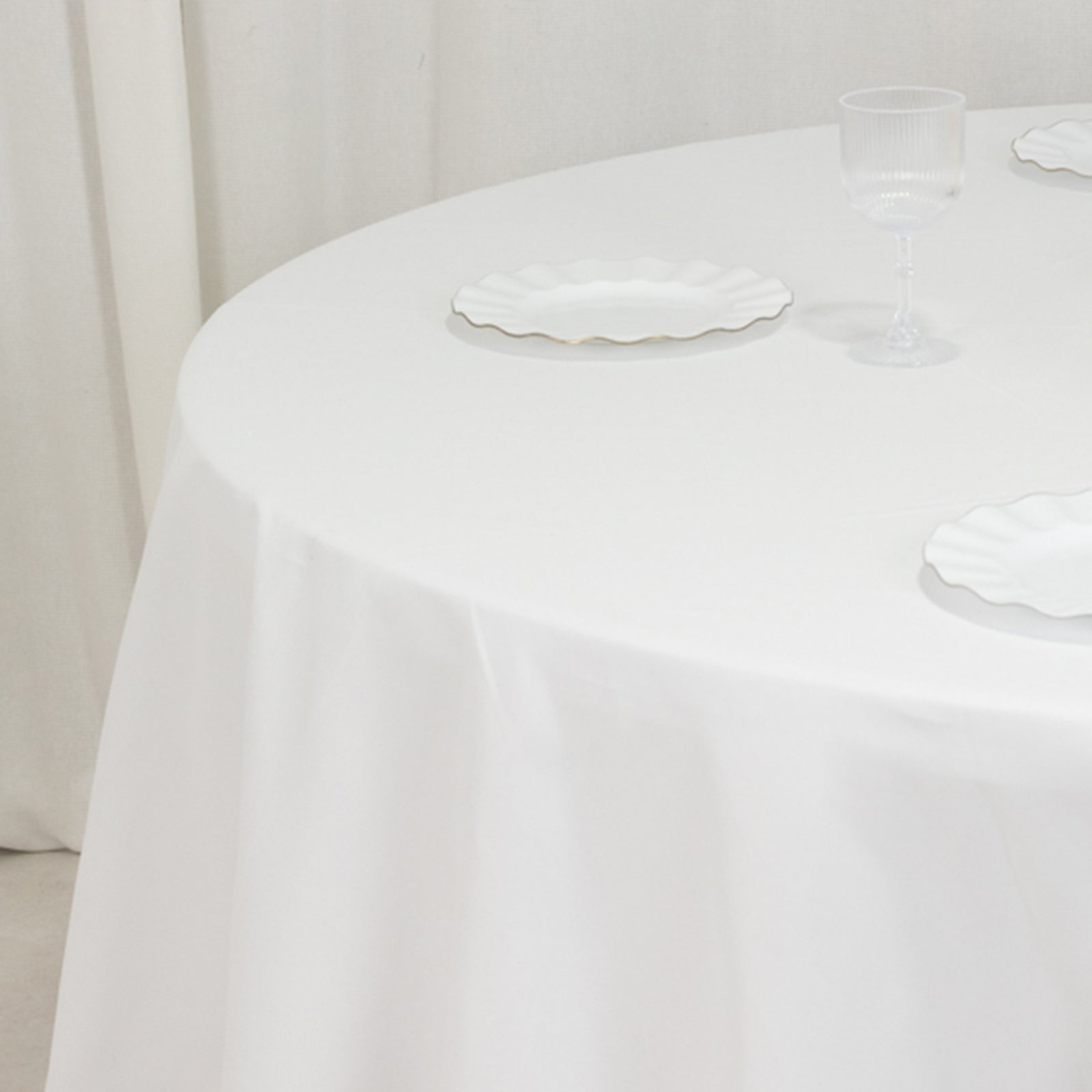 Cotton Blend 120 Round Tablecloth White - Seamless Wrinkle-Resistant Design for Upscale Occasions