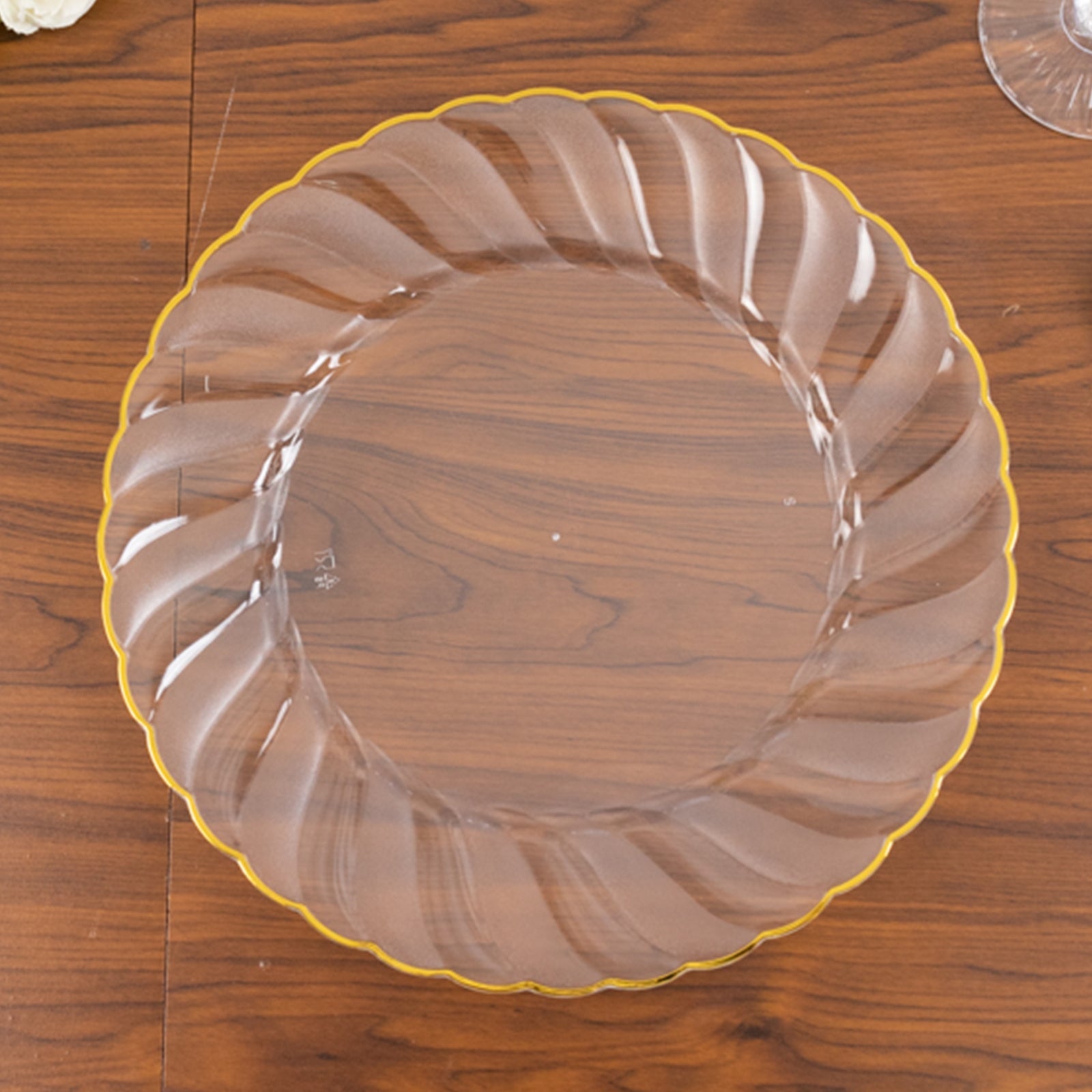 10-Pack Plastic 10 Round Dinner Plates in Clear with Gold Flair Rim - Disposable Party Plates for Upscale Banquets & Special Occasions