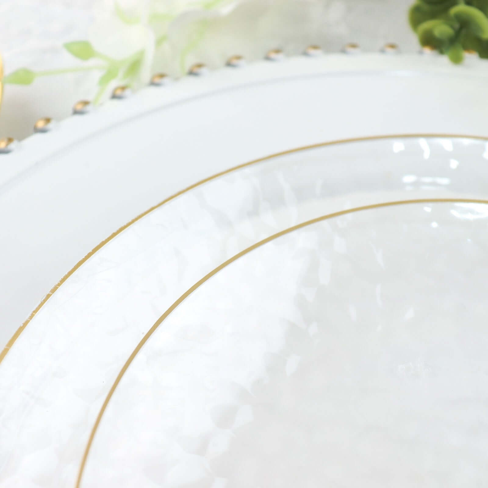 10-Pack Plastic 9 Round Dinner Plates in Clear Hammered Design with Gold Rim - Modern Disposable Party Plates for Events & Banquets