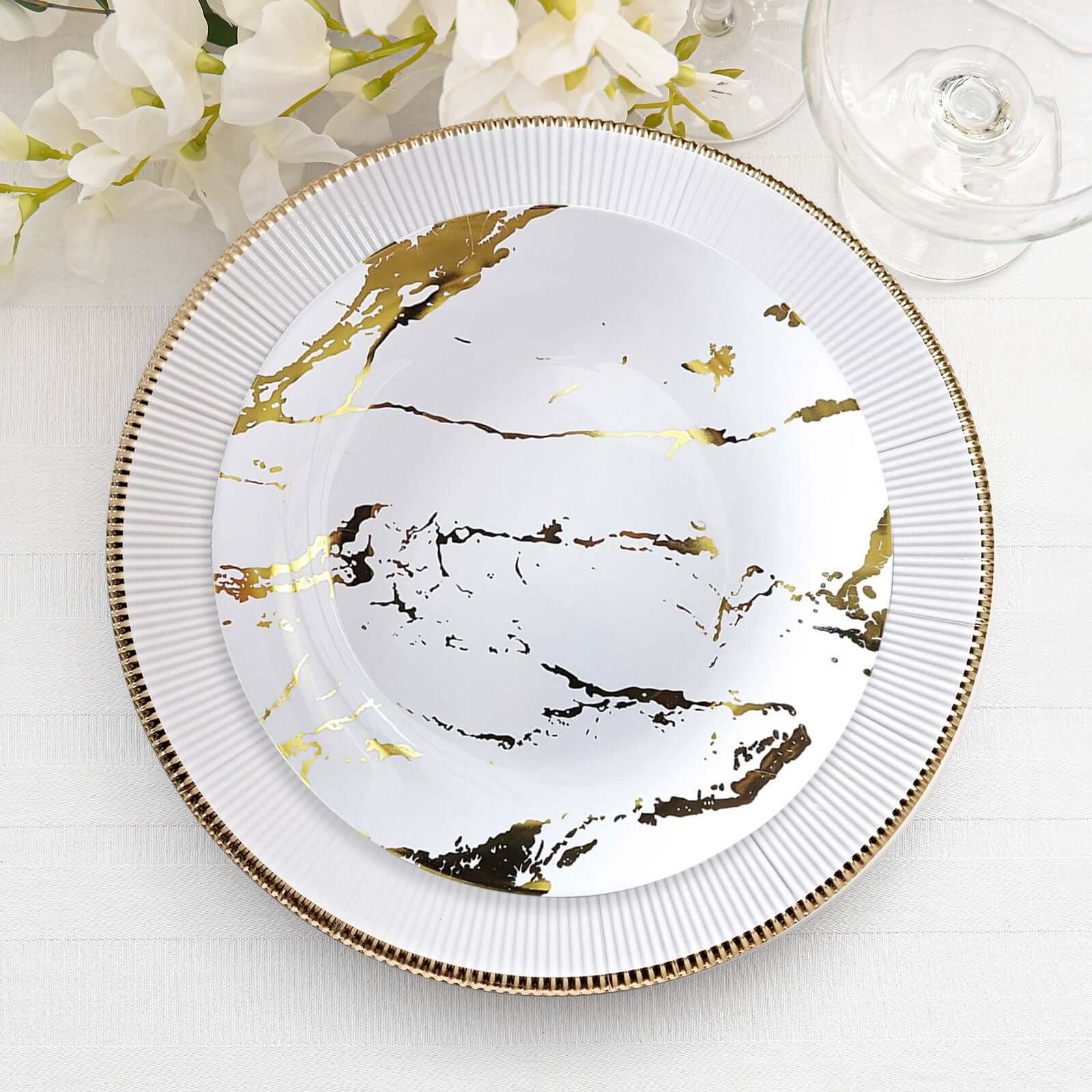 10-Pack Plastic 10 Round Dinner Plates in White with Gold Marble Print - Disposable Party Plates for Chic Banquets & Special Occasions