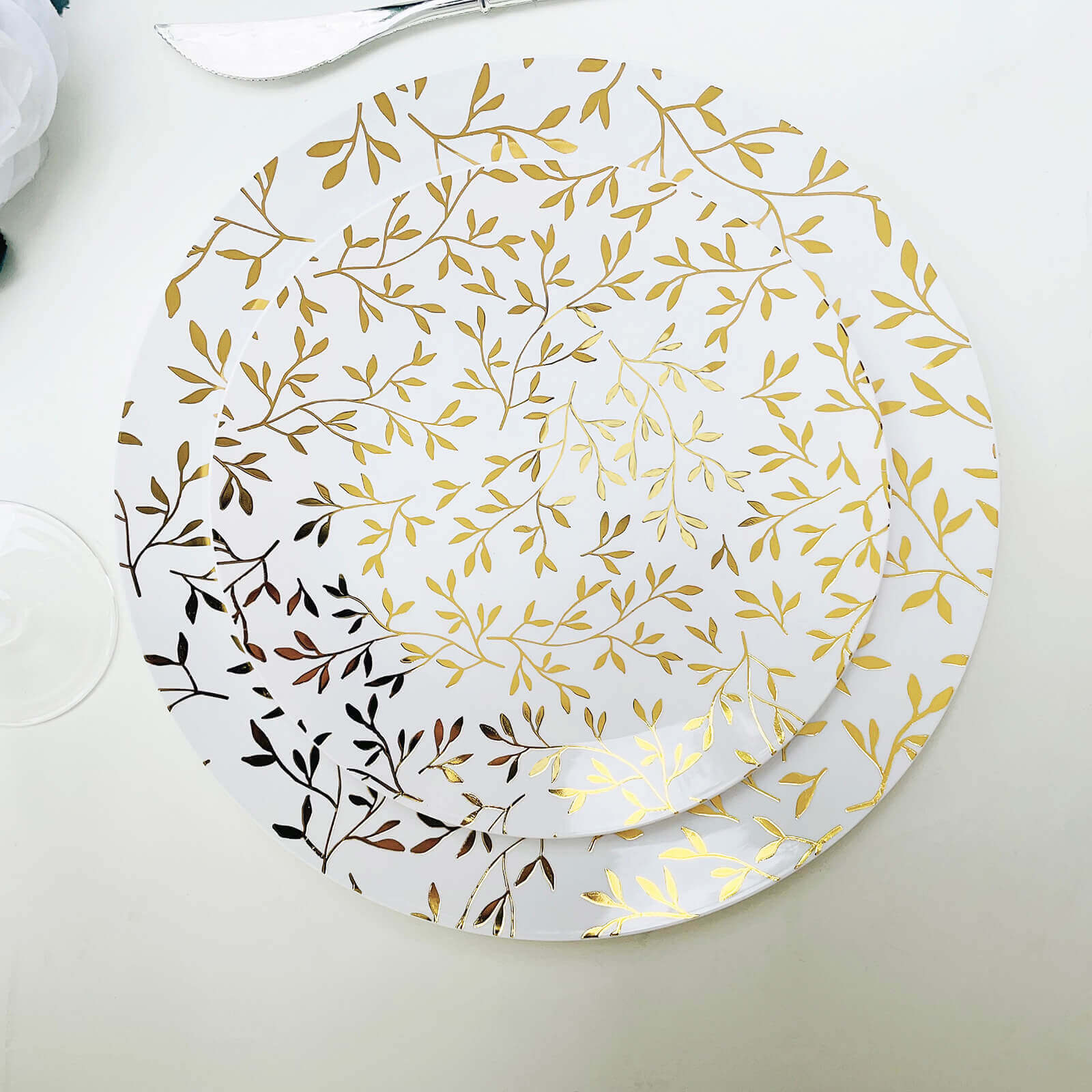 10-Pack Plastic 10 Round Dinner Plates in White with Gold Leaf Design - Heavy Duty Disposable Party Plates for Stylish Events & Memorable Gatherings