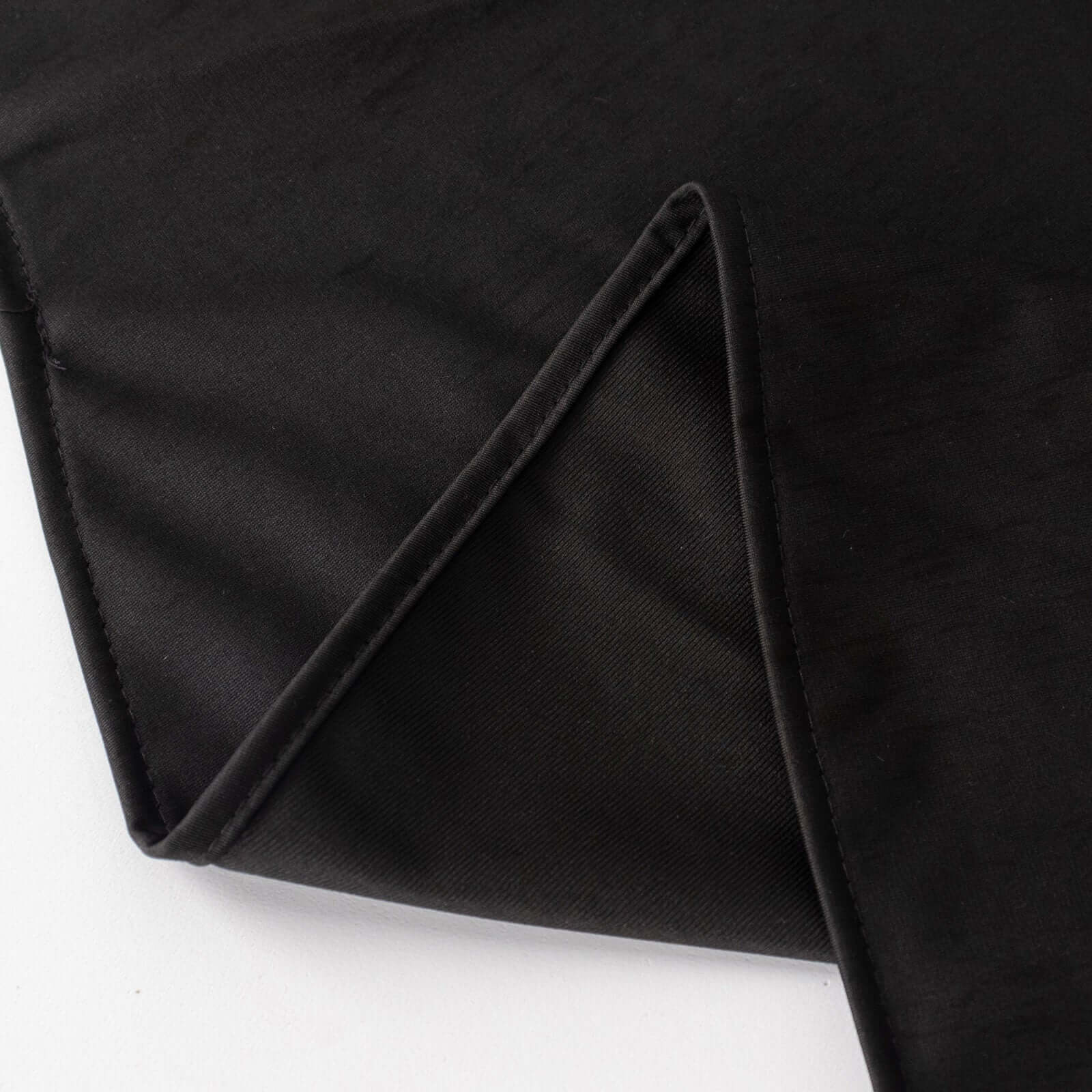 Premium Scuba Round 132 Tablecloth Black - Wrinkle Free & Stain Resistant Seamless Table Cover for Weddings & Events