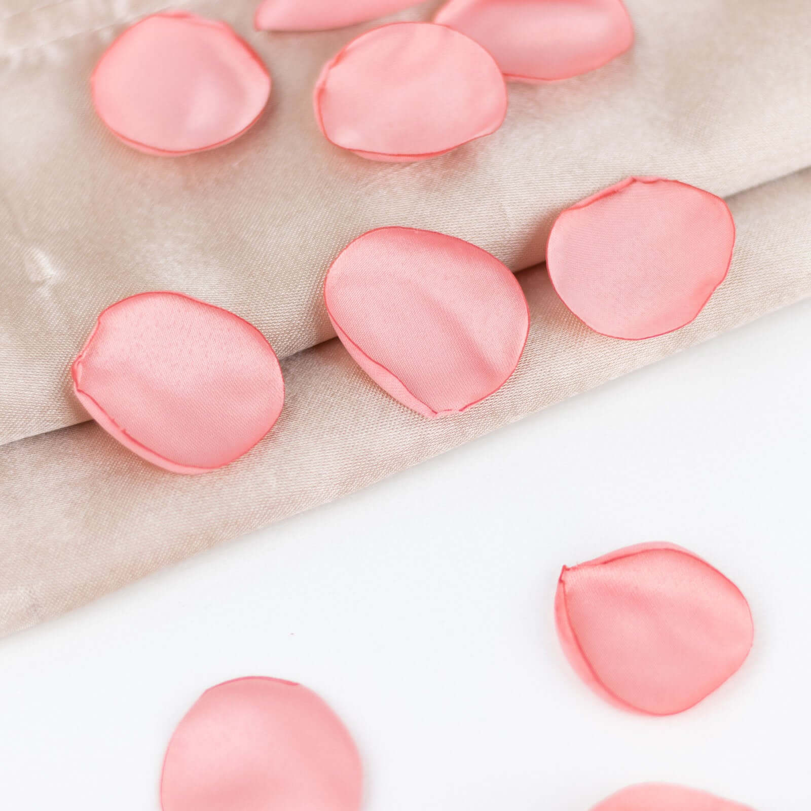 400-Pack Rose Petals Life-Like Flower Confetti Dusty Rose Matte Silk Round - Perfect for Event Tables 2