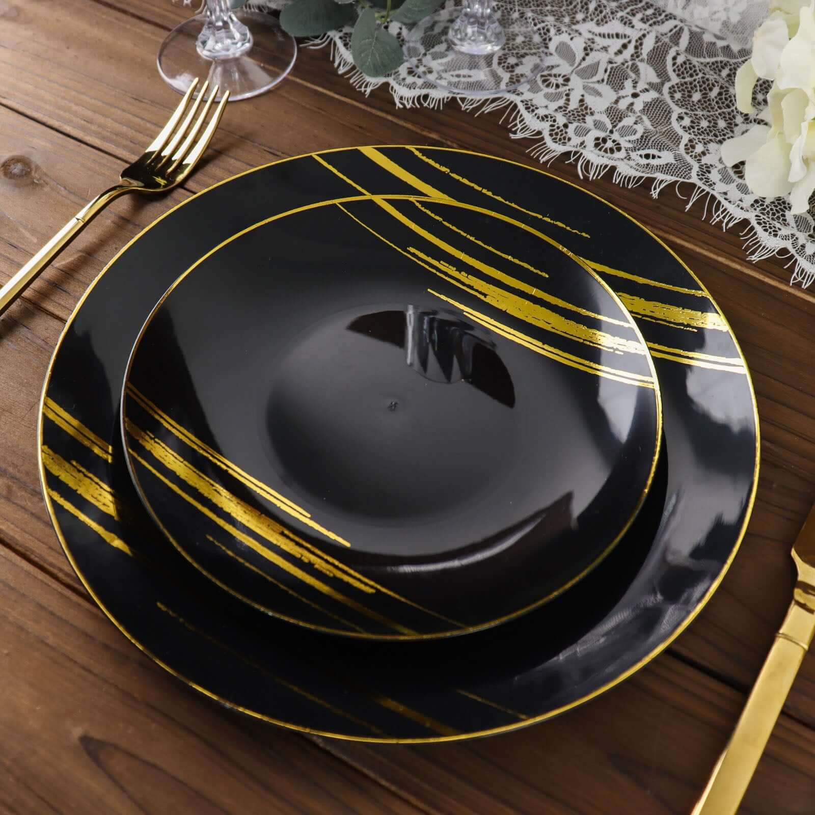 10-Pack Plastic 10 Round Dinner Plates in Black with Gold Brush Stroked Print - Disposable Party Dinnerware