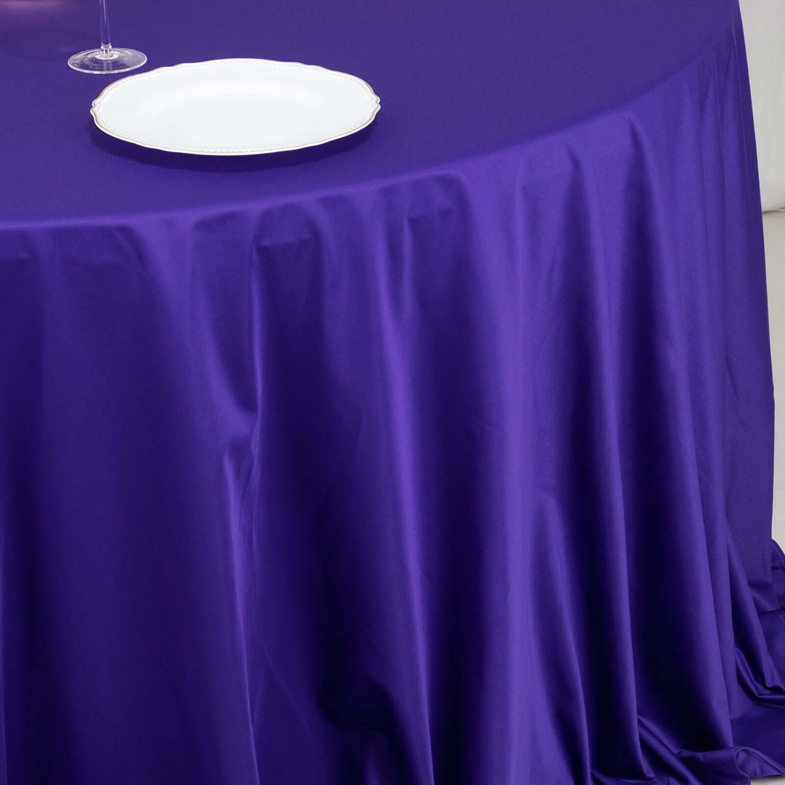 Premium Scuba Round 132 Tablecloth Purple - Wrinkle Free & Stain Resistant Seamless Table Cover