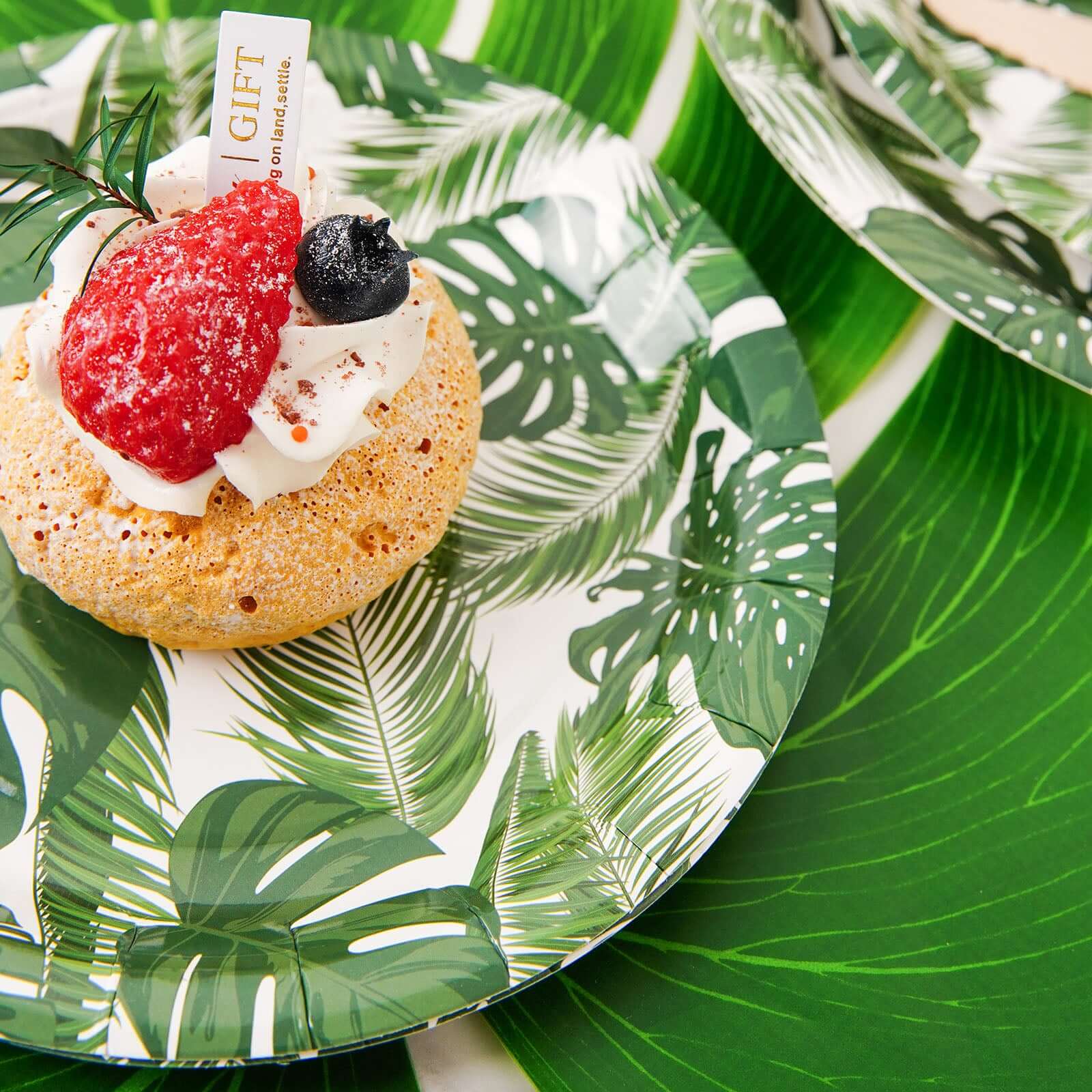 25-Pack Paper 7 Round Dessert Plates in White with Tropical Palm Leaf Design - Disposable 300GSM Appetizer Salad Plates for Boho Chic & Jungle Themed Events