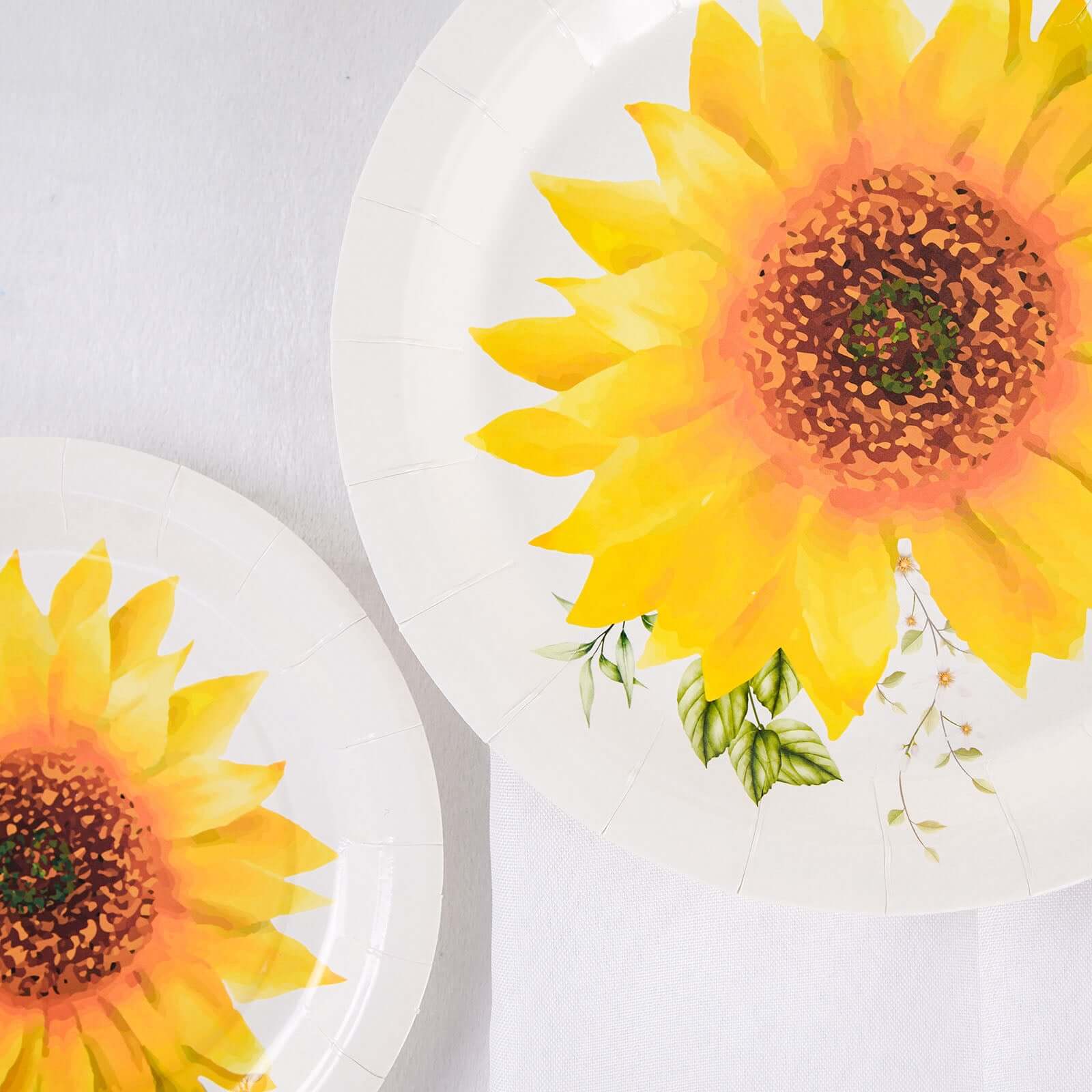 25-Pack Paper 9 Round Dinner Plates in White with Sunflower Design - Disposable Party Plates for Rustic Events & Garden Themes