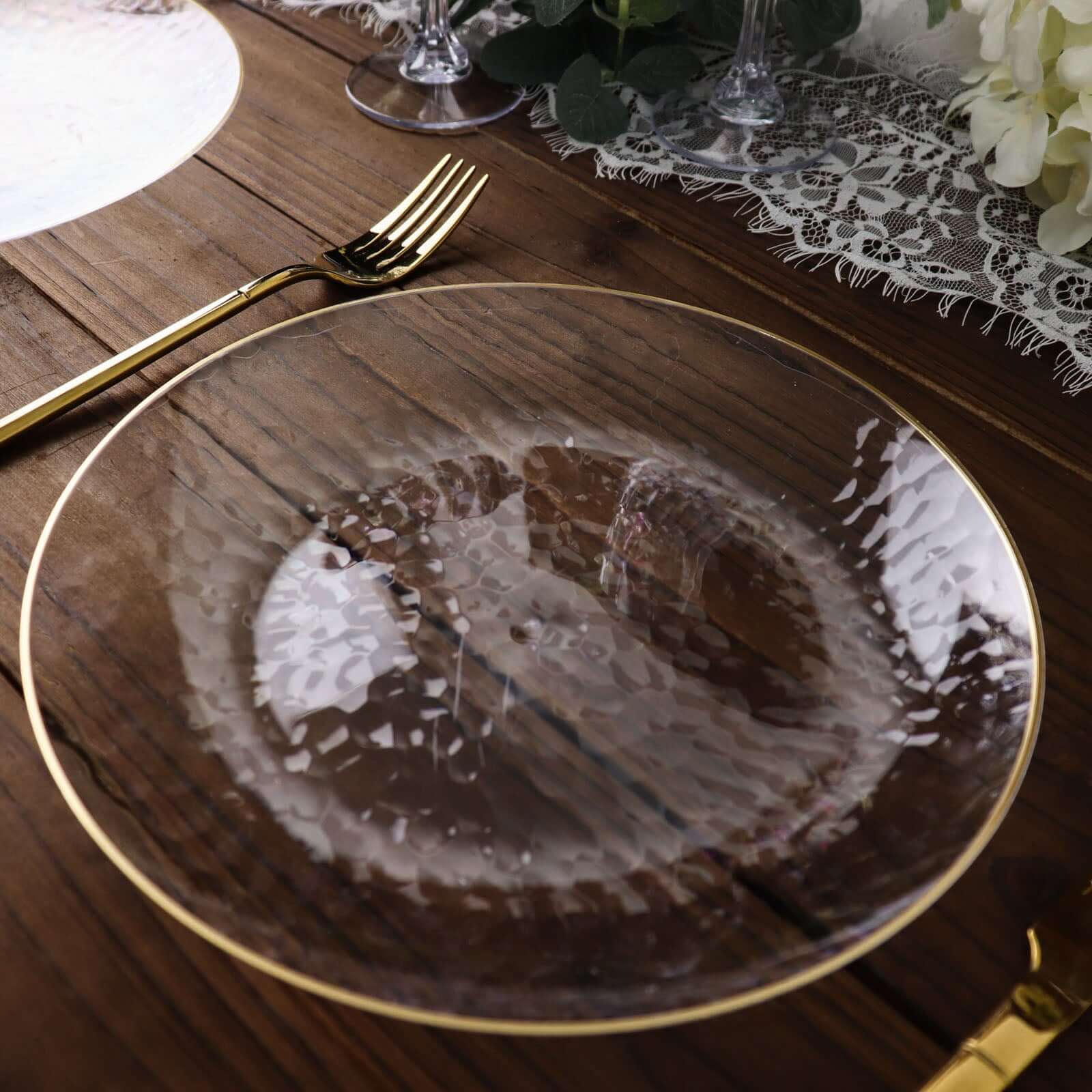 10-Pack Plastic 9 Round Dinner Plates in Clear Hammered Design with Gold Rim - Modern Disposable Party Plates for Events & Banquets