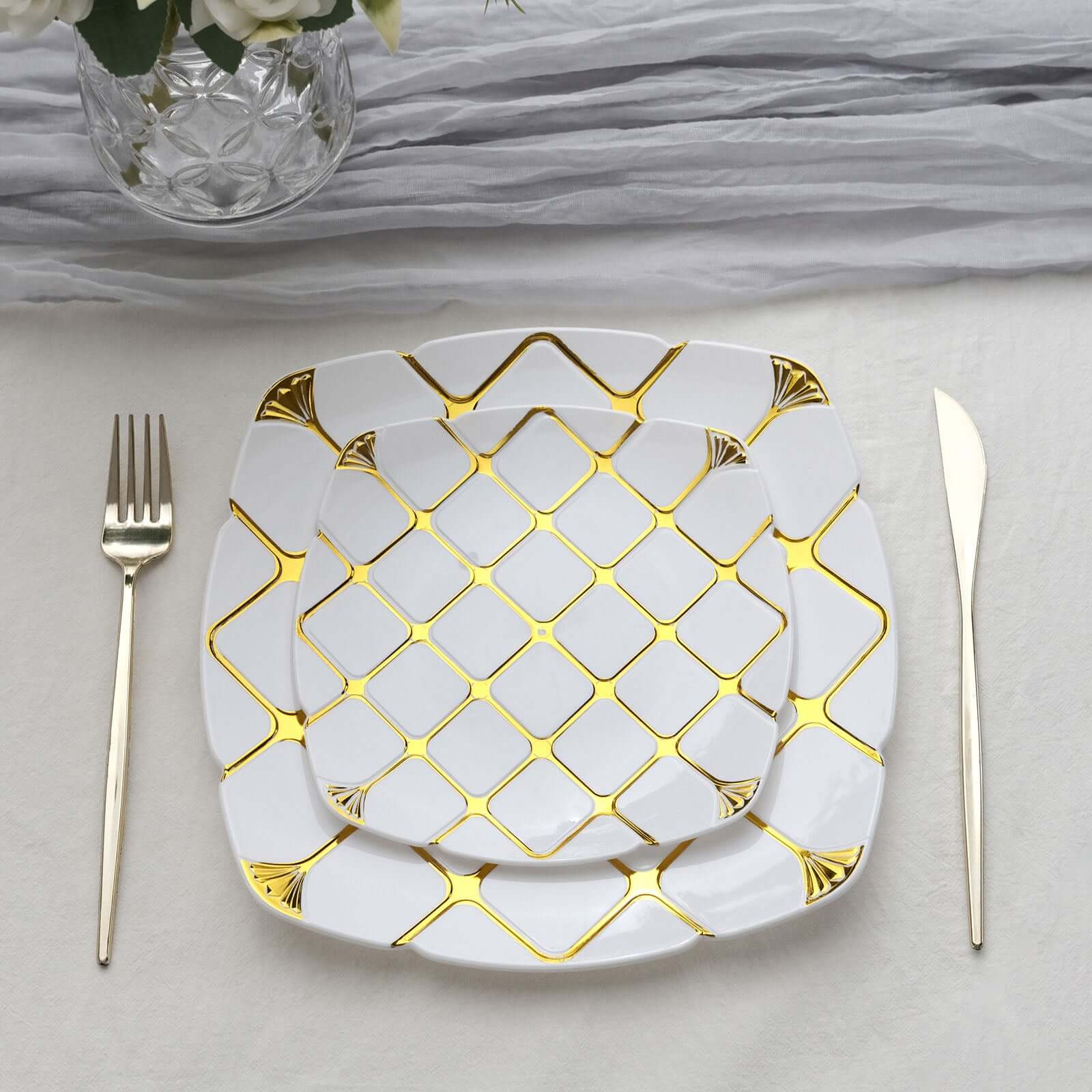 10-Pack Plastic 10 Square Dinner Plates in White with Gold Diamond Lattice Pattern - Disposable Party Plates for Weddings, Banquets & Special Events