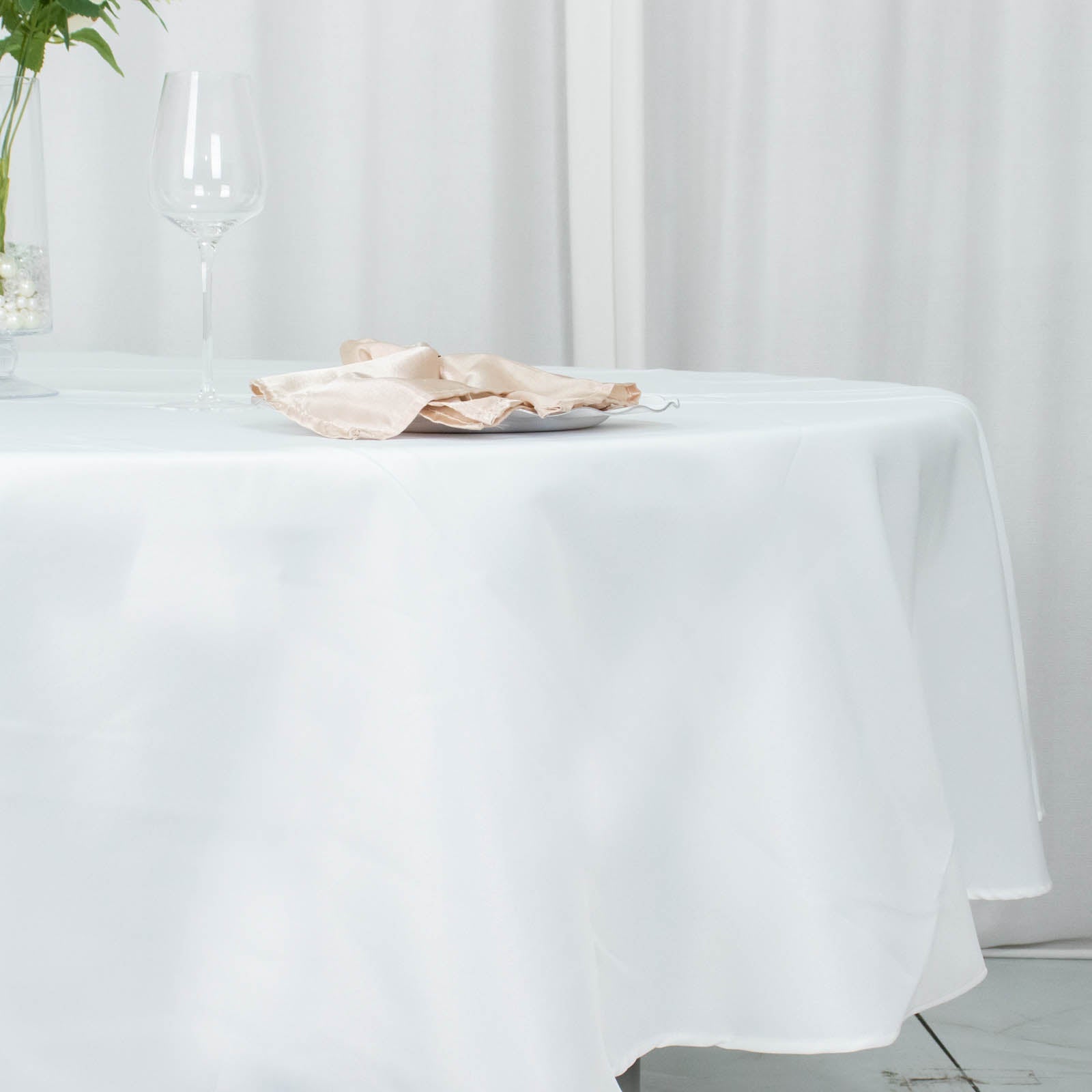 Fire Retardant Premium Polyester 90 Round Tablecloth White - Stylish High-Performance Table Cover for Large Gatherings