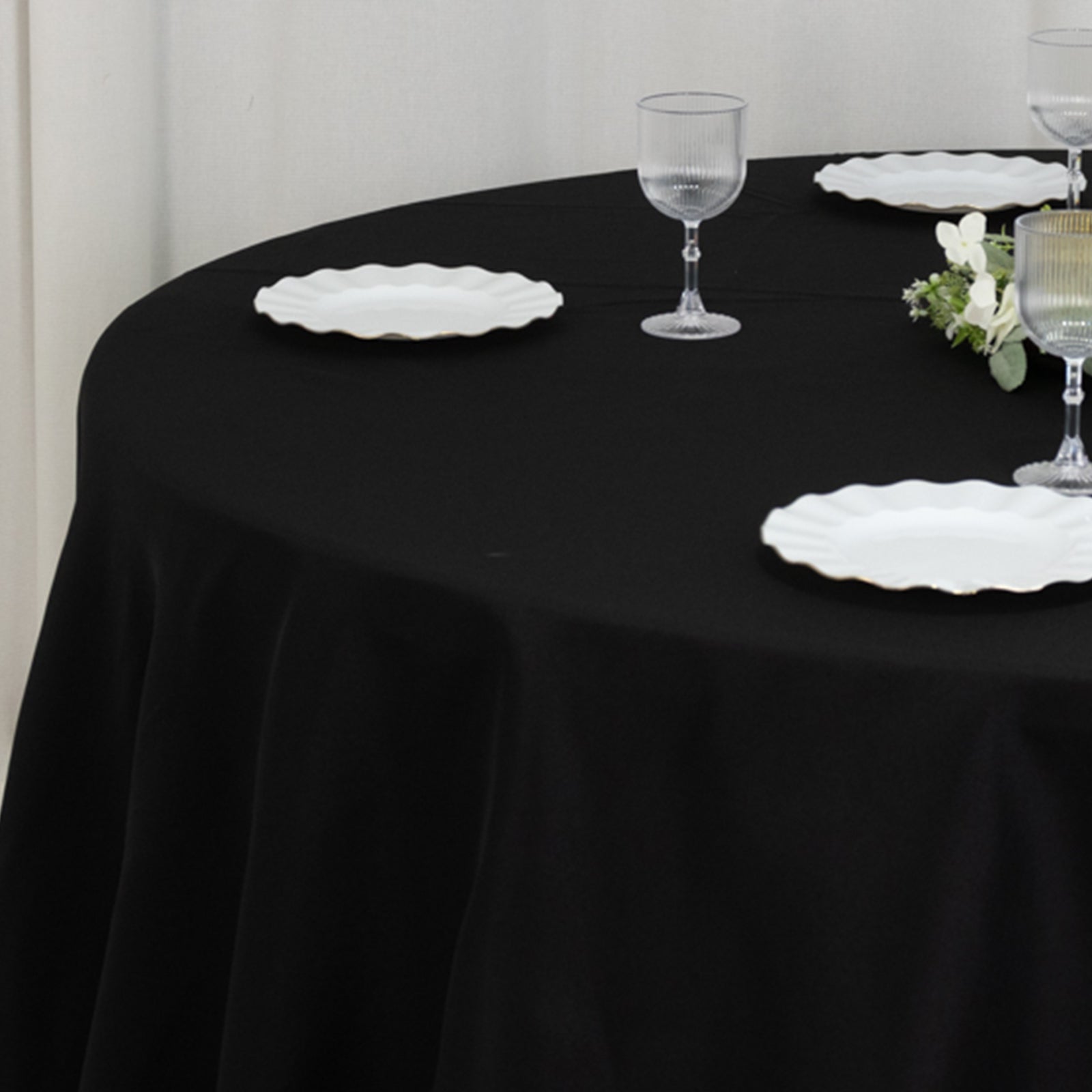 Fire Retardant Premium Polyester 132 Round Tablecloth Black - High-Performance Seamless Table Cover