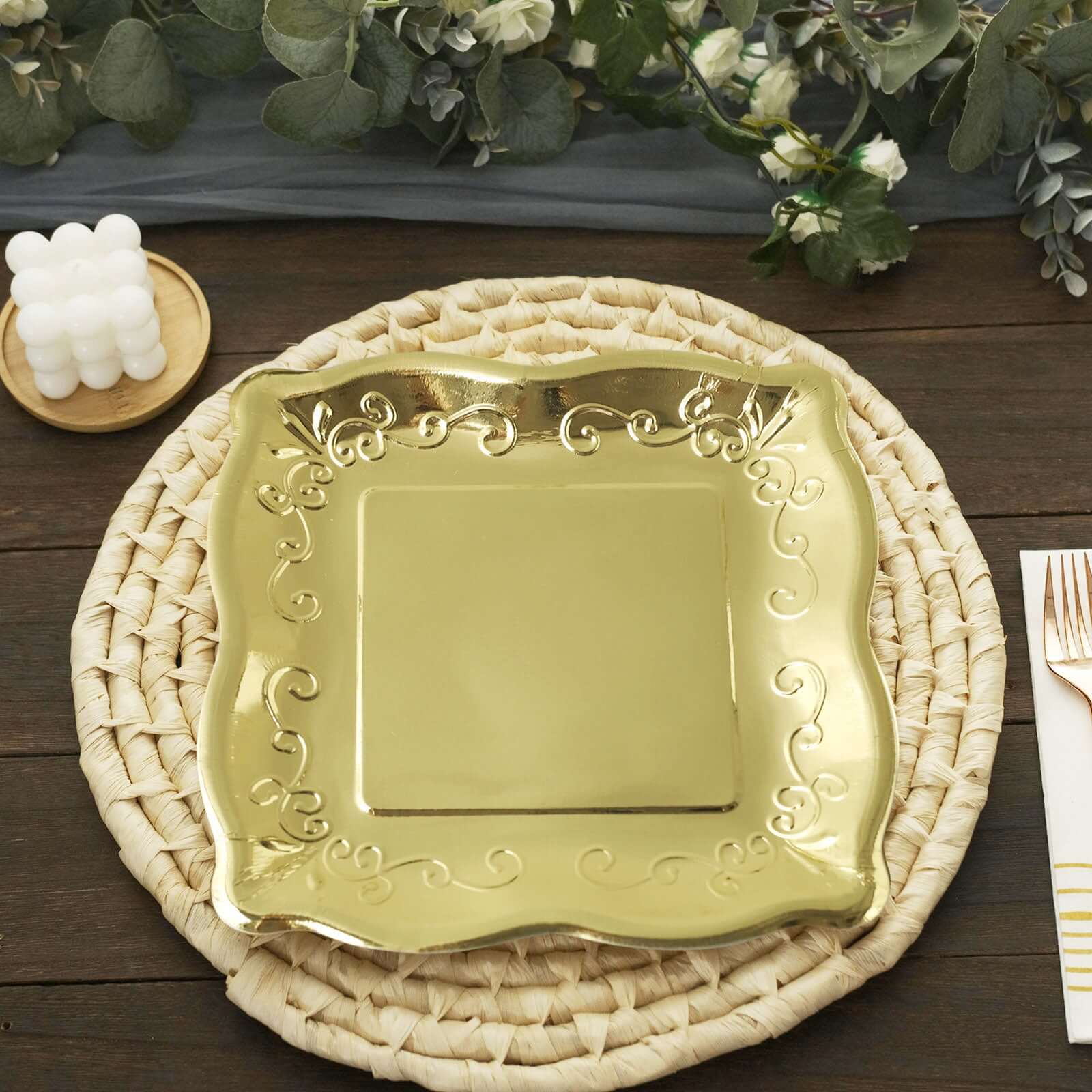 25-Pack Paper 11 Square Dinner Plates in Gold with Vintage Pottery Embossed Design - Shiny Metallic Disposable Serving Plates for Glamorous Dinners & Events