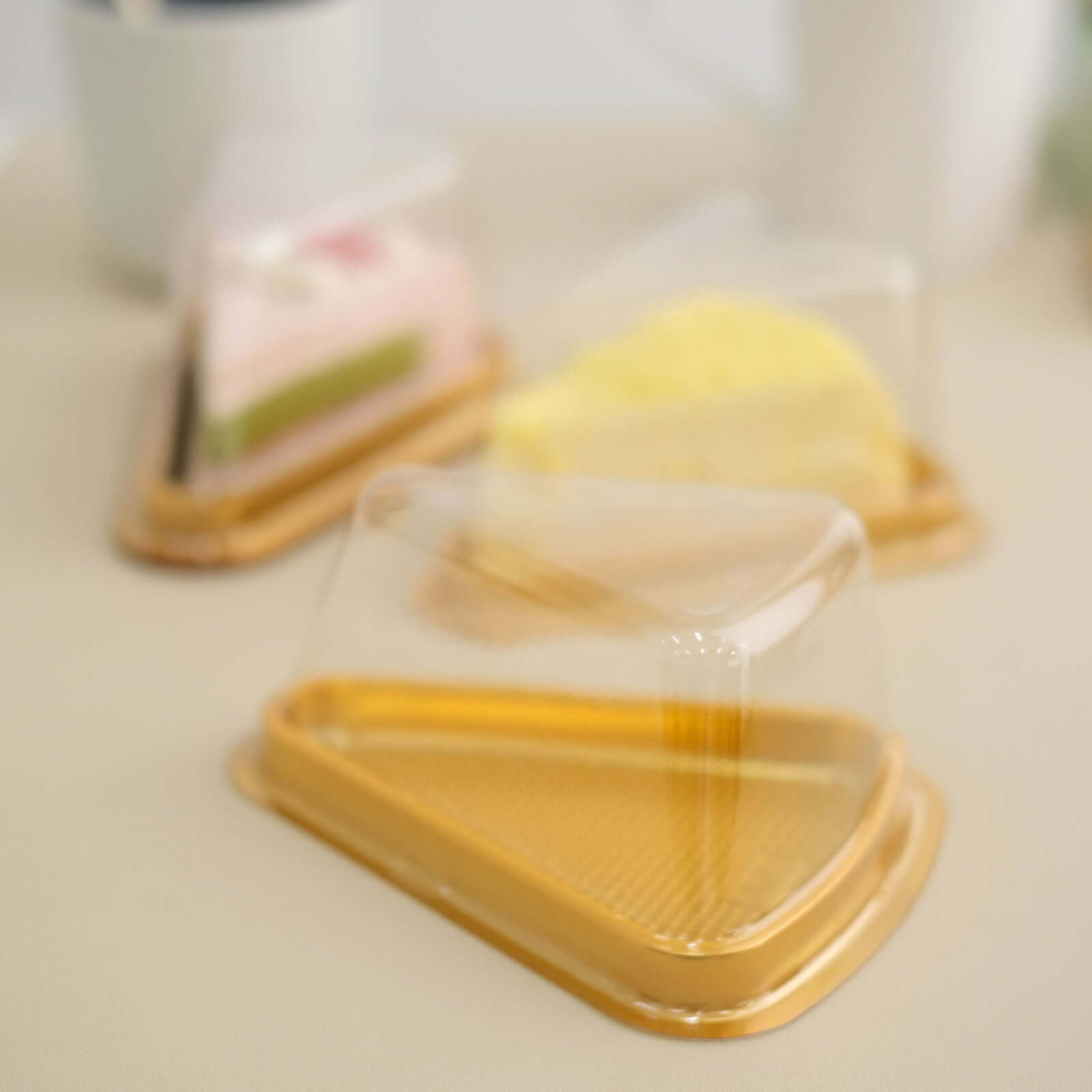 50-Pack Plastic Cake Slice Favor Containers Gold/Clear - Chic Individual Cheesecake Pie Party Favor Boxes with Lid for Events & Catering 6x4.5x2.5