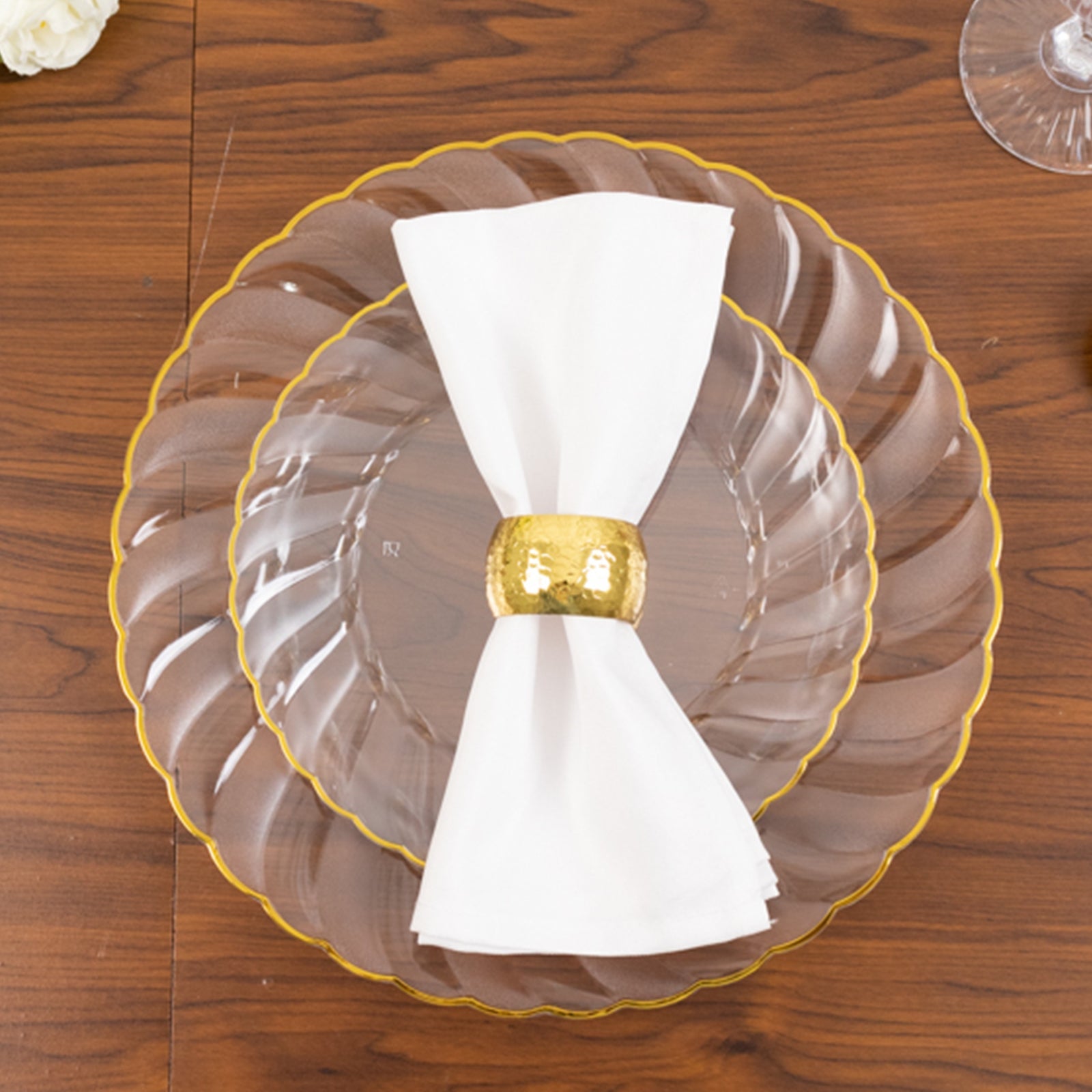 10-Pack Plastic 7.5 Round Salad Dessert Plates in Clear with Gold Flair Rim - Disposable Party Plates for Upscale Banquets & Special Occasions