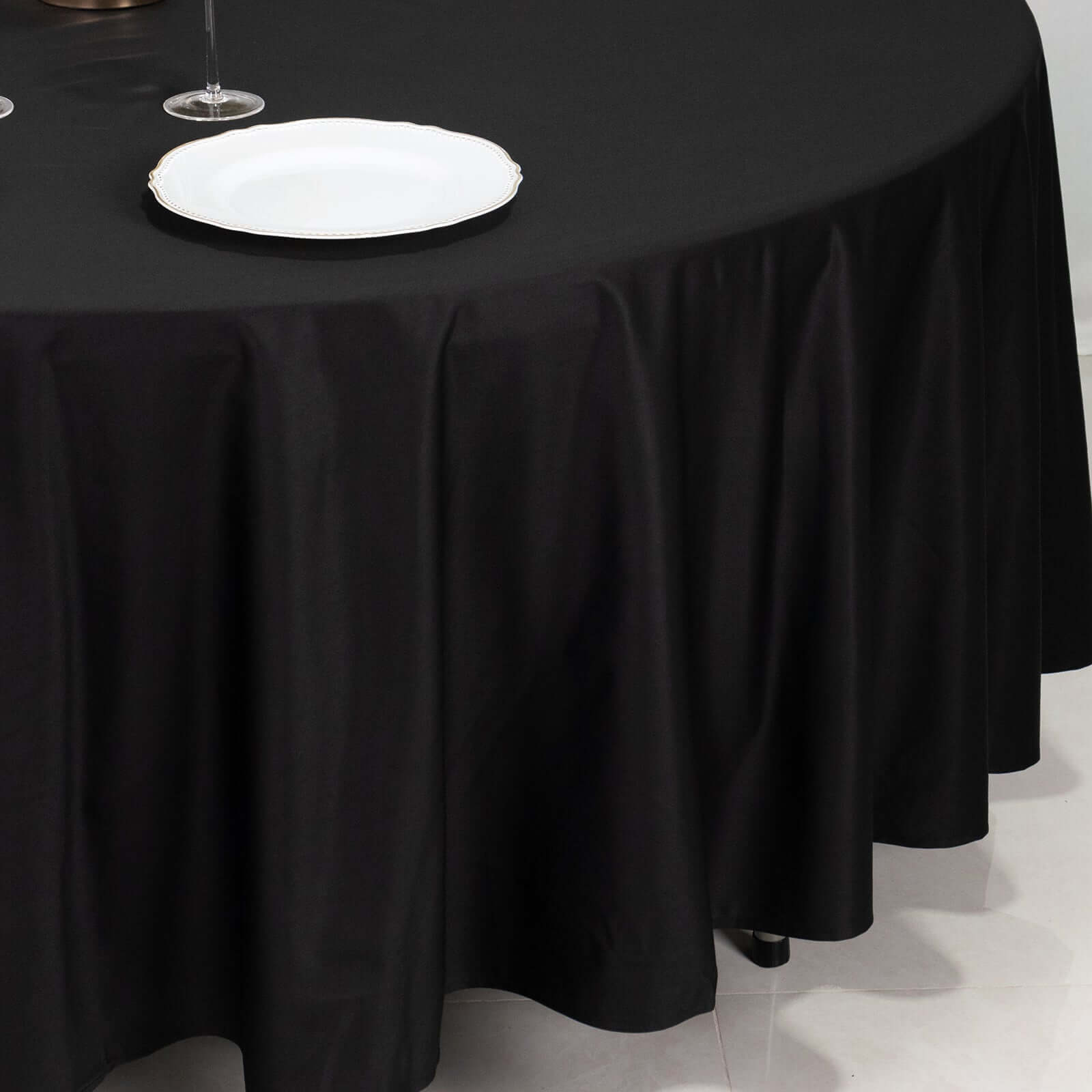 Premium Scuba Round 108 Tablecloth Black - Wrinkle Free & Stain Resistant Table Cover for Exquisite Events