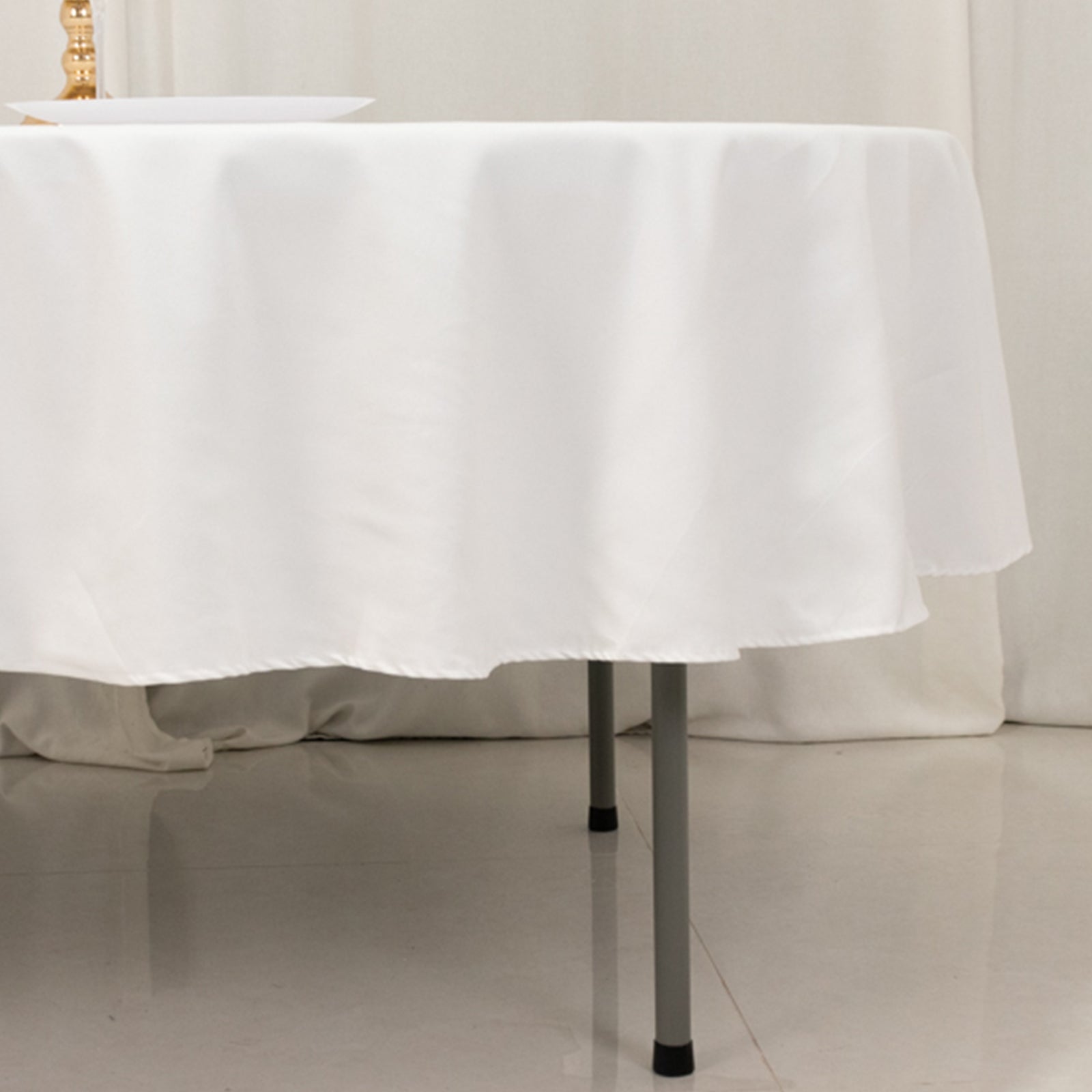 Cotton Blend 90 Round Tablecloth White - Wrinkle-Resistant Design for Versatile Settings