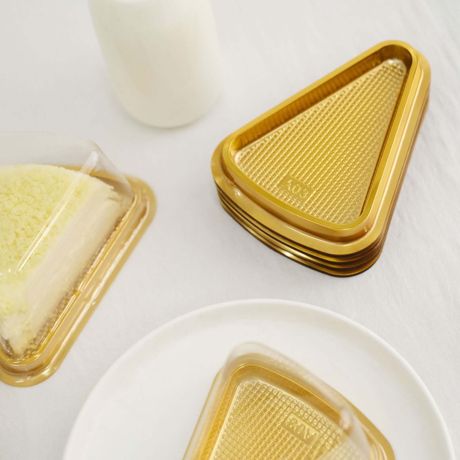 50-Pack Plastic Cake Slice Favor Containers Gold/Clear - Chic Individual Cheesecake Pie Party Favor Boxes with Lid for Events & Catering 6x4.5x2.5