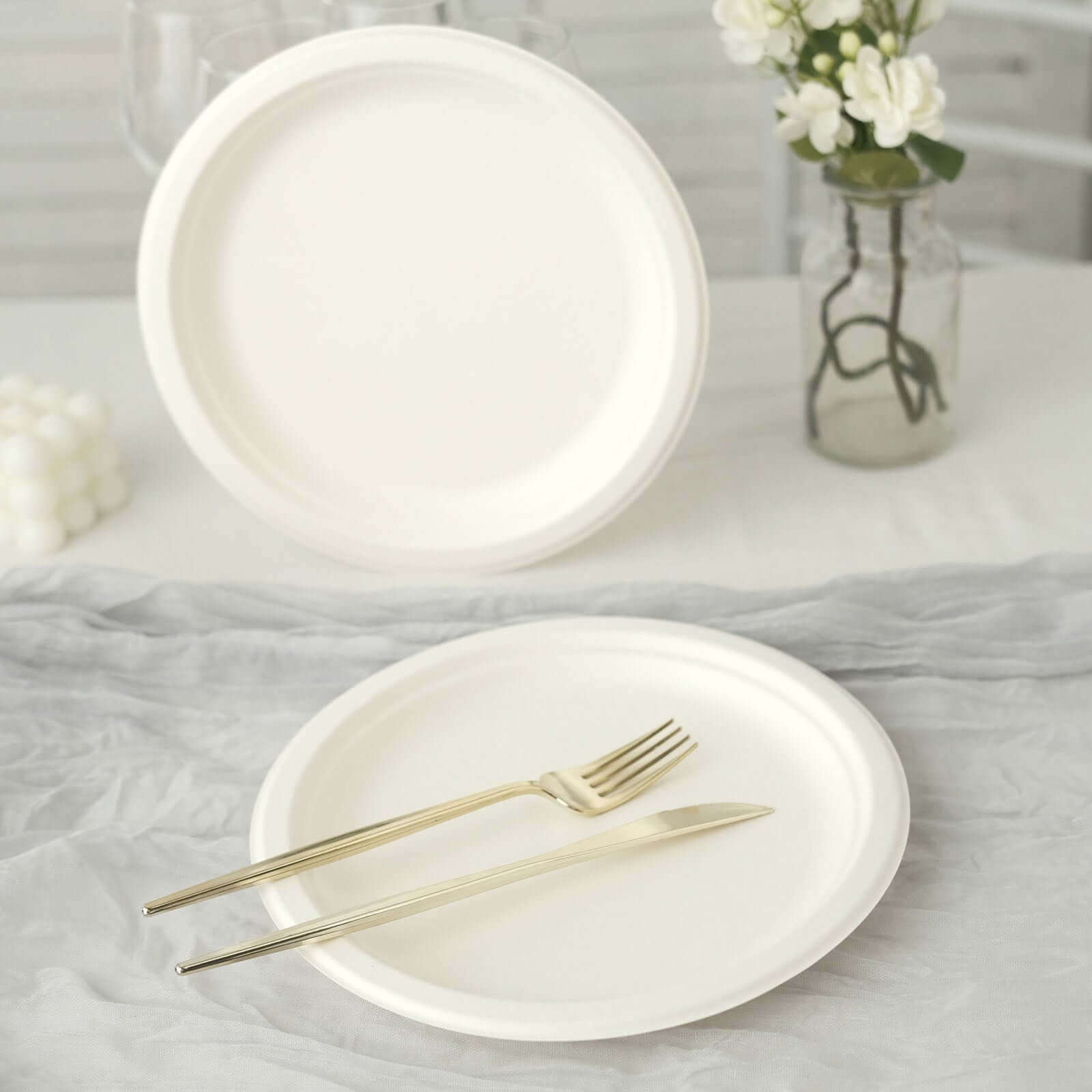 50-Pack Bagasse 9 Round Dinner Plates in White Biodegradable - Biodegradable Disposable Sugarcane Party Plates for Outdoor Celebrations & Picnics