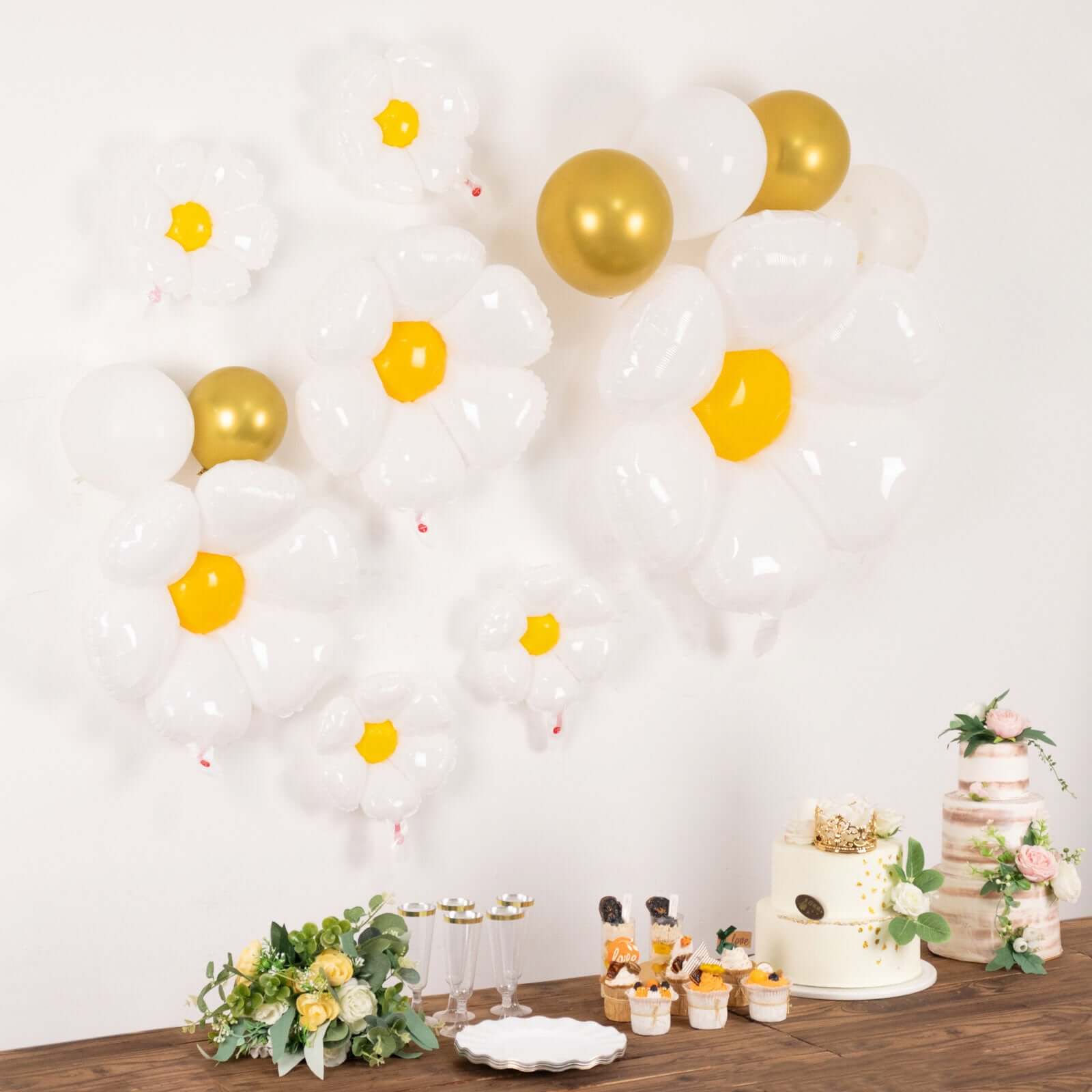 Set of 10 White Daisy Flower-Shaped Mylar Foil Balloons, Assorted Floral Balloon Party Decorations with Balloon Dots - 10, 19, 27