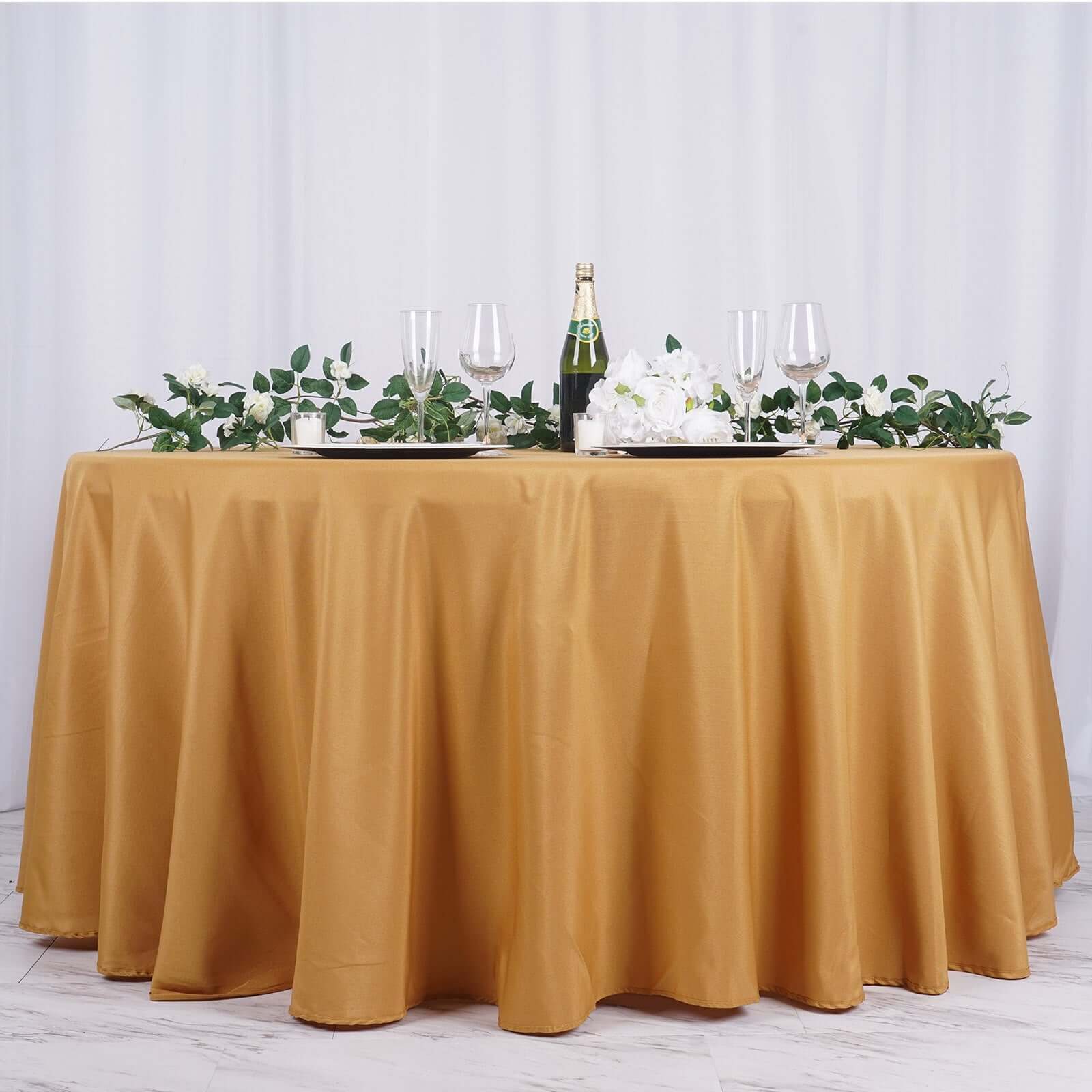 Polyester 132 Round Tablecloth Gold - Seamless Chic Design for Grand Celebrations