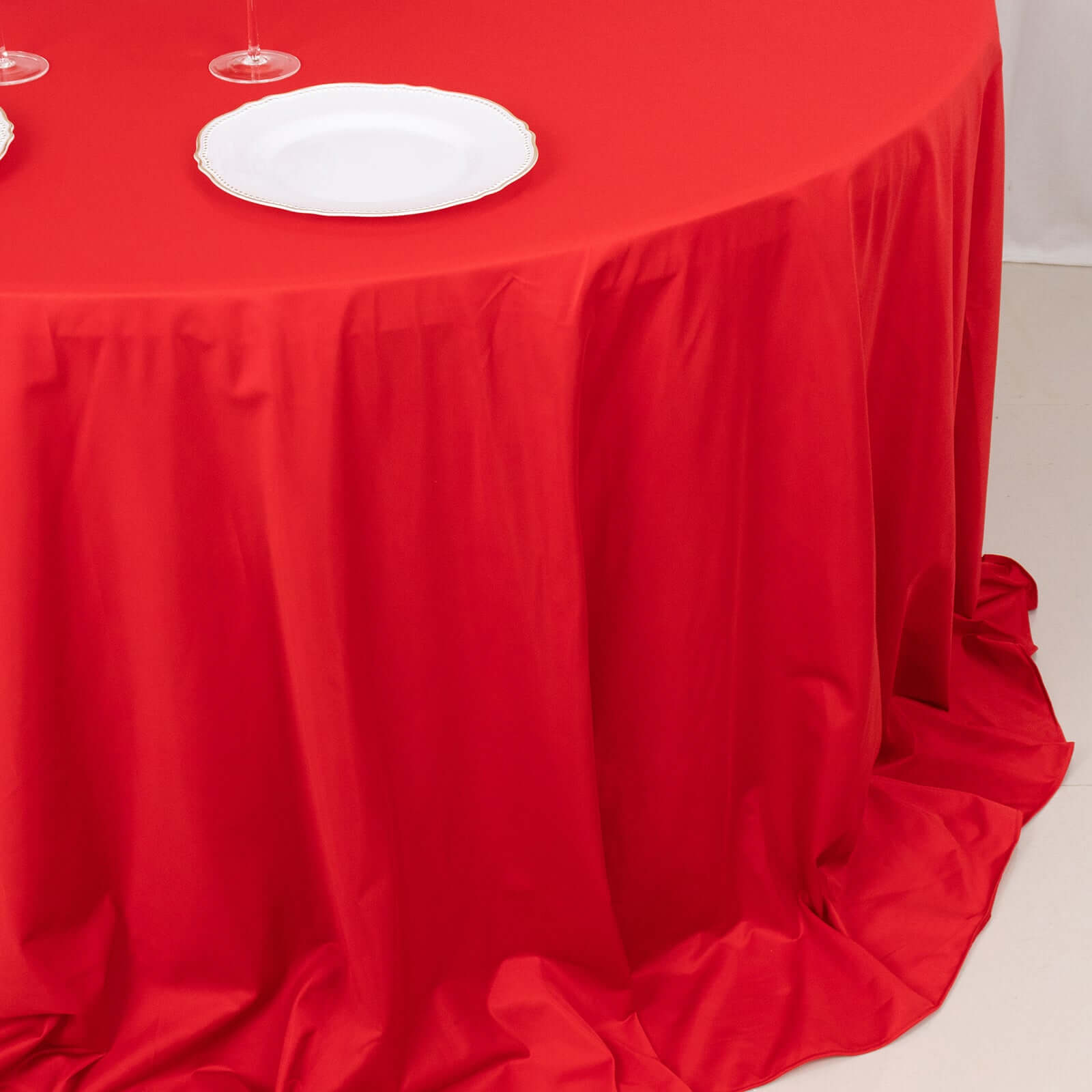 Premium Scuba Round 132 Tablecloth Red - Wrinkle Free & Stain Resistant Seamless Table Cover