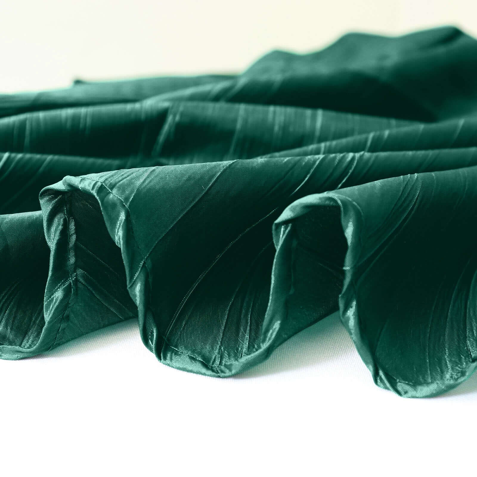 Taffeta 90x132 Rectangle Tablecloth Hunter Emerald Green - Seamless Accordion Crinkle Table Cover