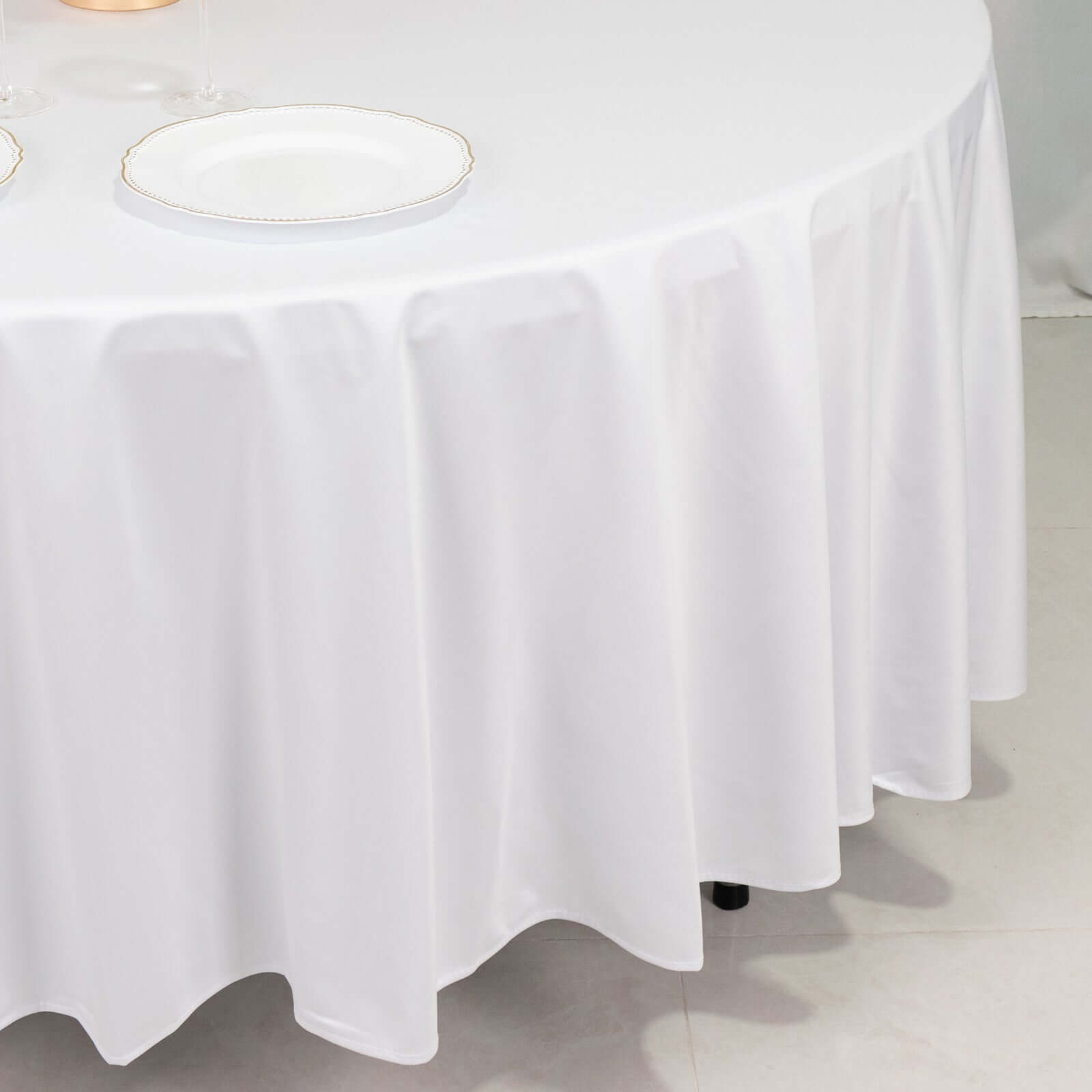 Premium Scuba Round 108 Tablecloth White - Wrinkle Free & Stain Resistant Table Cover for Exquisite Events